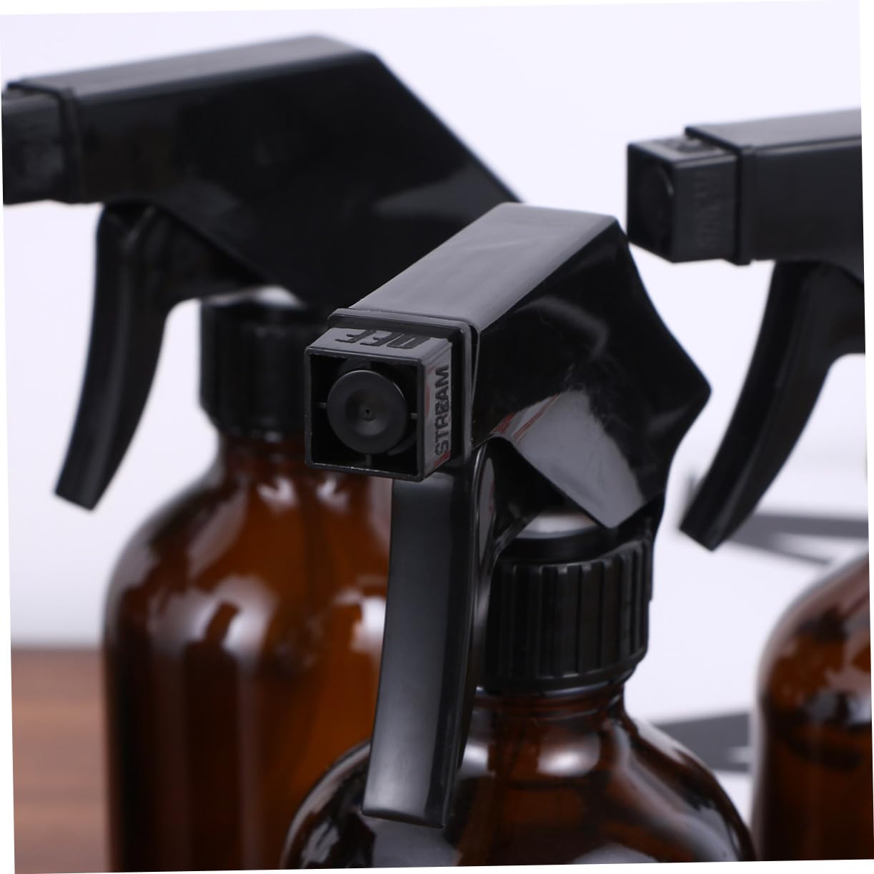 4 Stück Braune Glas Sprühflaschen 250 Ml Nachfüllbar und Zeitsparend für Pflanzenbewässerung und Friseursalon Glas und Pp Material