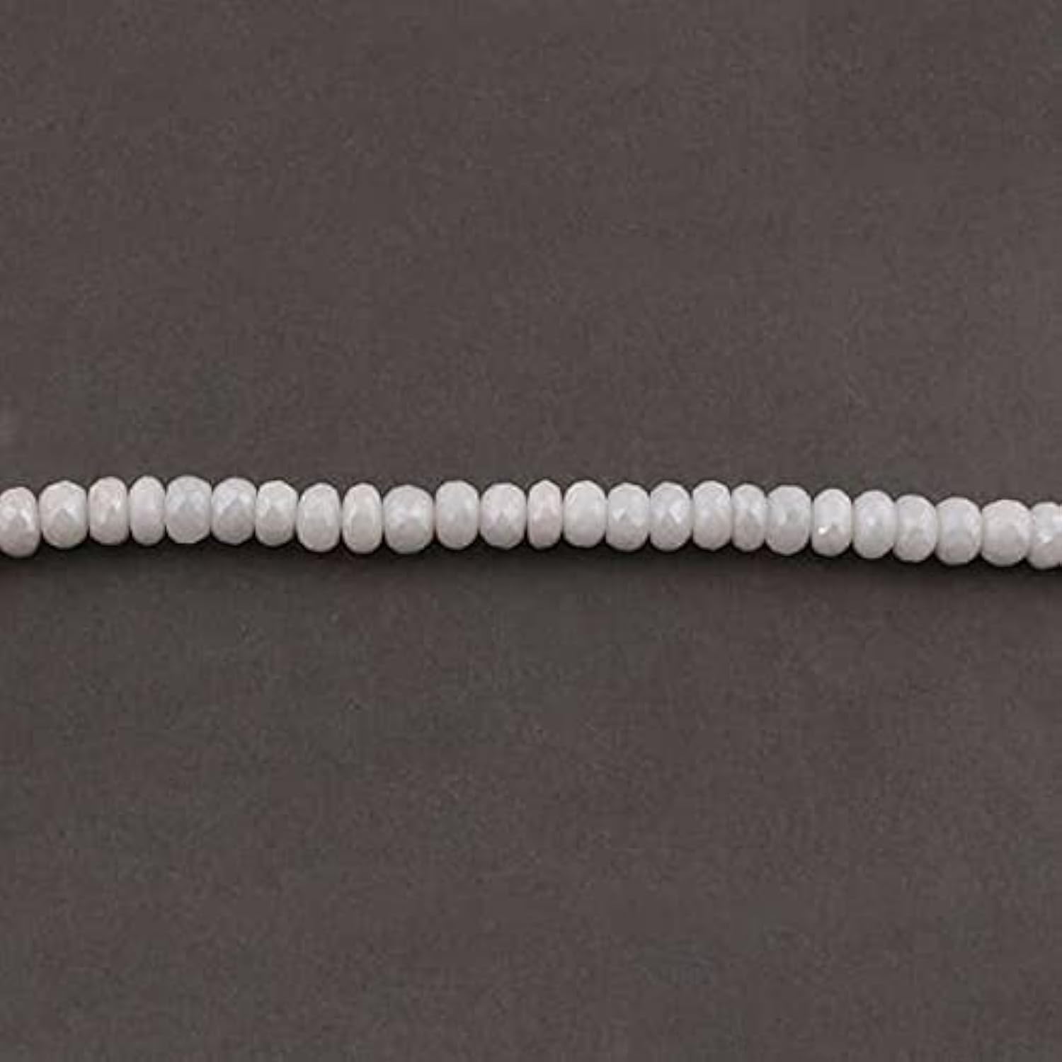 Pierre de lune blanche facettée LKBEADS un éclat céleste pour des bijoux chargés de sens