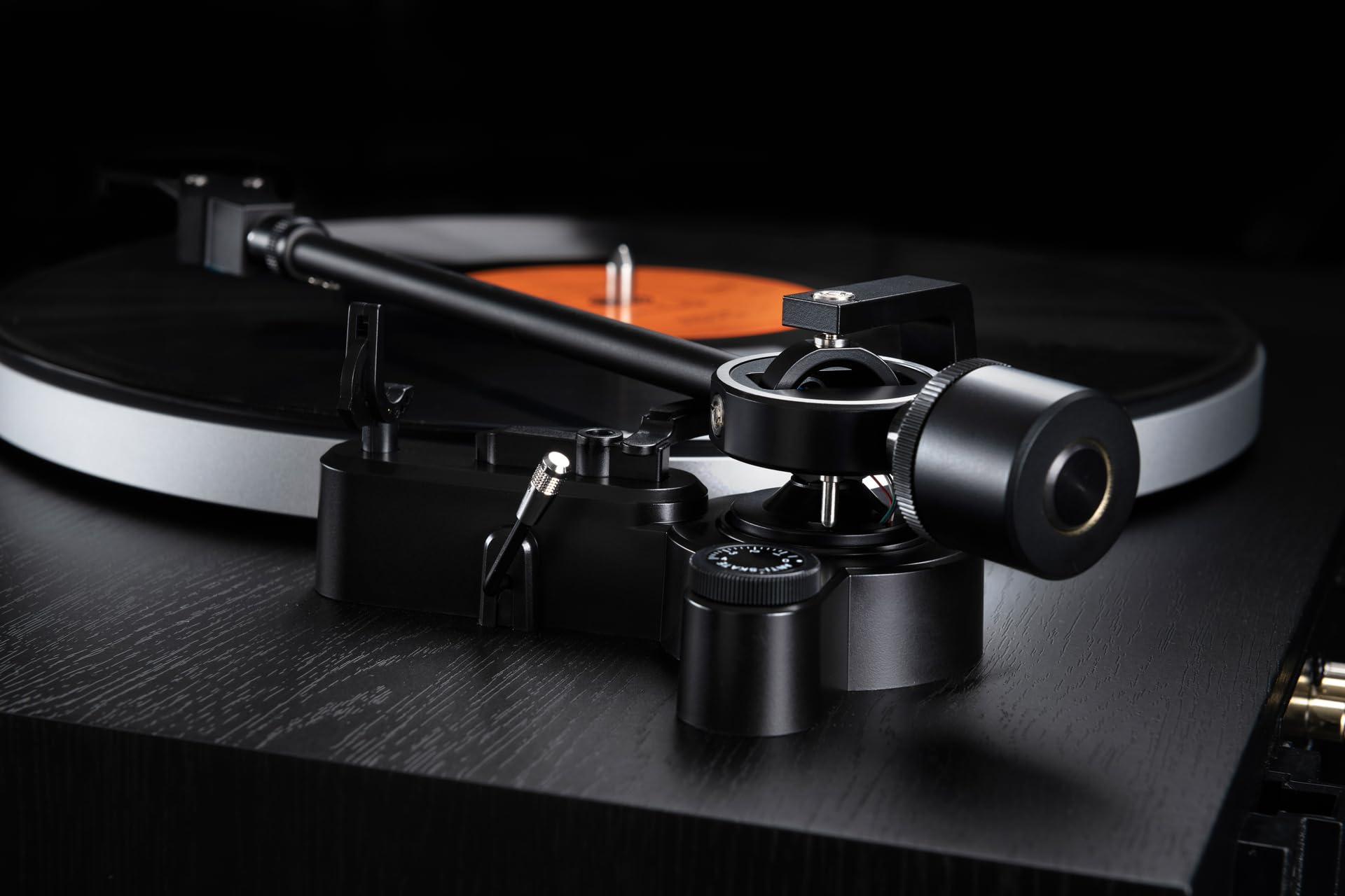 Dual CS 418 HiFi-Plattenspieler, Riemenantrieb, Manueller Vinyl-Plattenspieler mit integriertem Phono-Vorverstärker, DREI Geschwindigkeiten, Abstastsystem Ortofon 2M Red, Schwarz