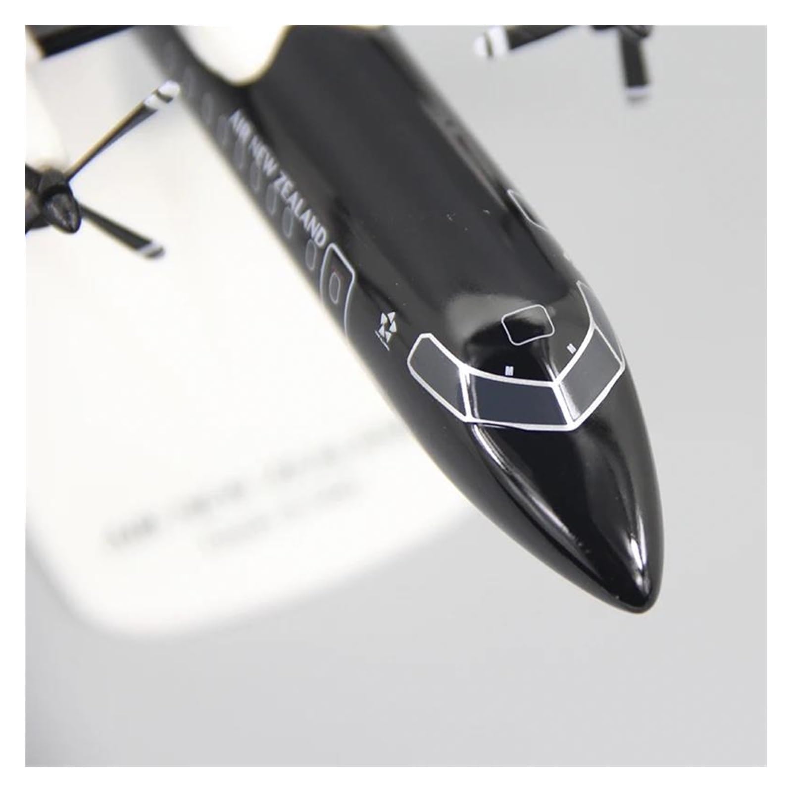 1/100 dla Dash8-Q300 realistyczne modele samolotów ze stopu dla dorosłych wyświetlacz kolekcjonerski