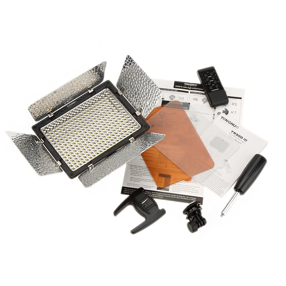 Amazon | Yongnuo YN-300 III 300 LEDビデオライト 300球のLEDを搭載  