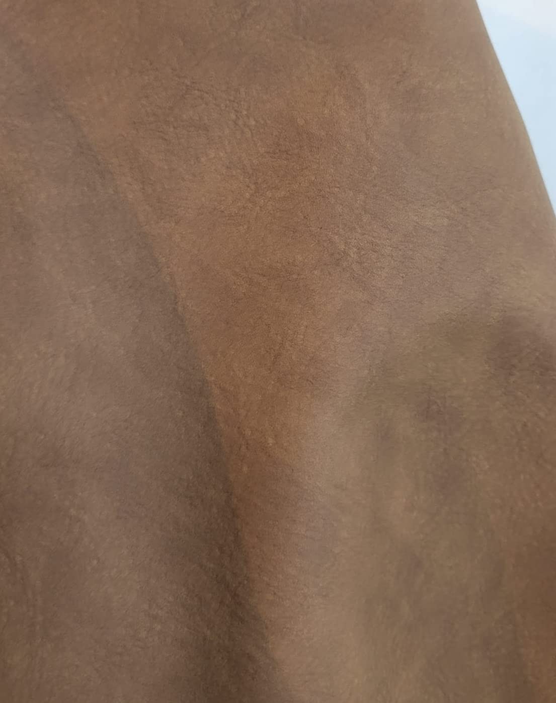 NAT Leathers, Piel sintética vegana suave de piel sintética vegana color marrón desierto {aprobado por Peta vegano},tapicería de vinilo de napa de 0,9 mm, 108 x 54 pulgadas (nobuck marrón desierto)
