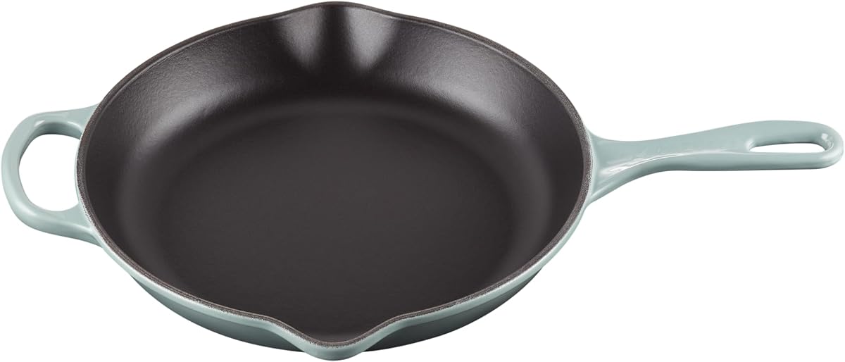 Sartén redonda exclusiva de hierro fundido esmaltado Le Creuset, 10,25", sal marina