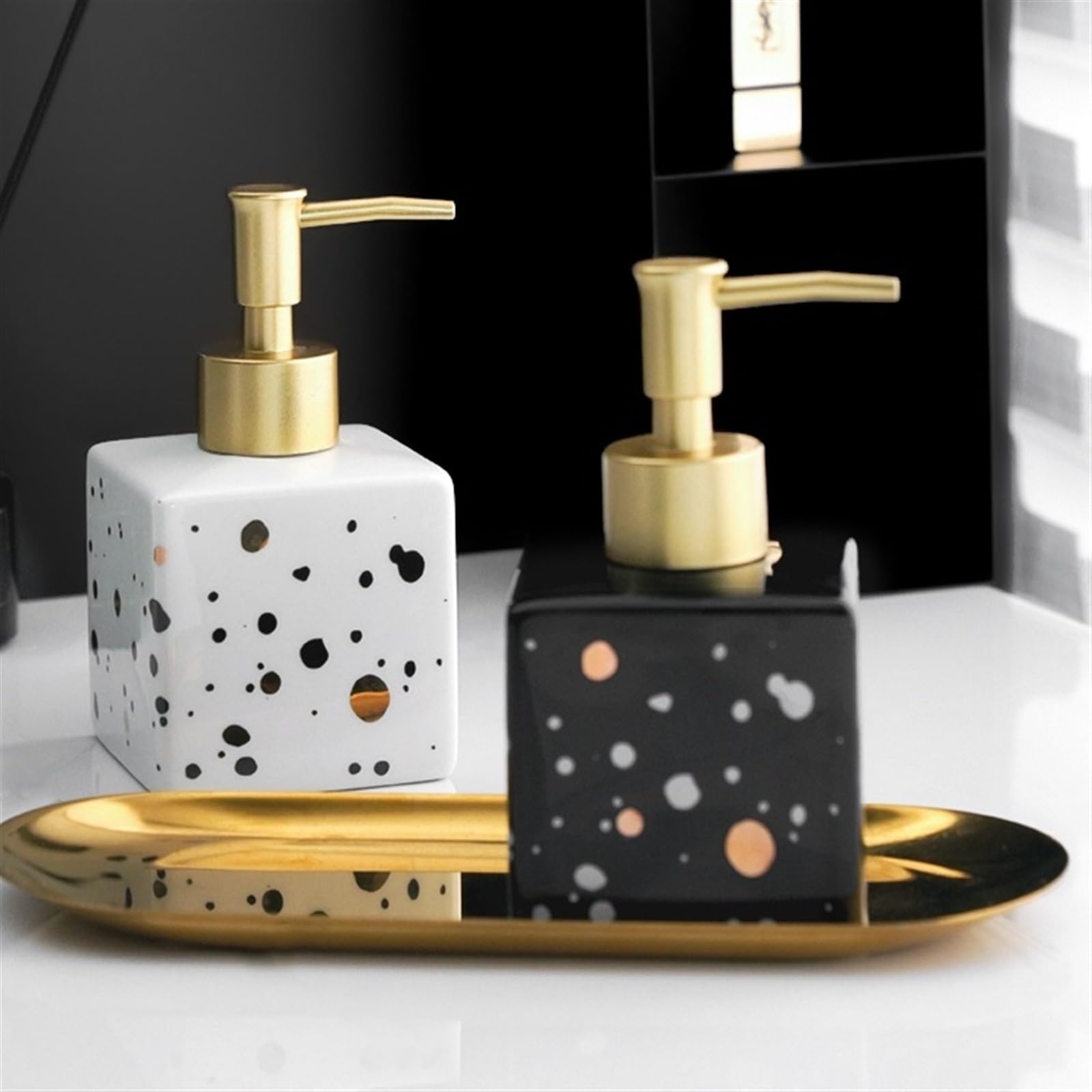 Dispenser Sapone Dispenser di sapone quadrato piccolo Dispenser di lozione liquida for bottiglie di ceramica da 9,5 once / 280 m for dispenser da cucina for bagno Dosatore Sapone Liquido(Nero)