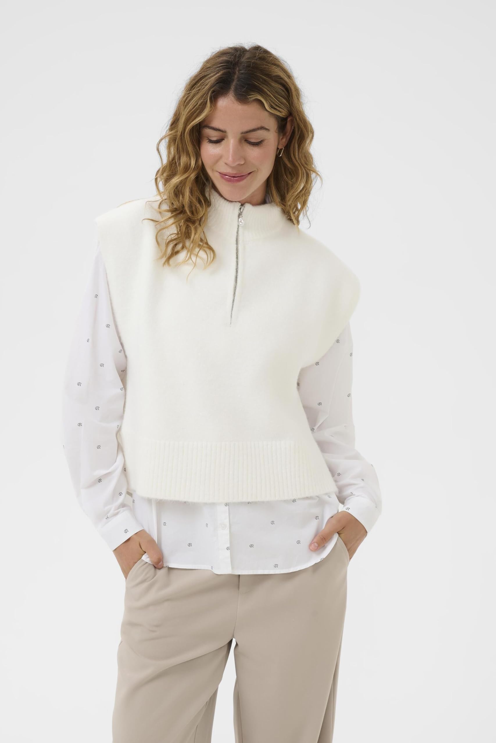 Cream Women's Slipover High Neck Half Zip Wide Shoulders Cropped Length Slipover Donna