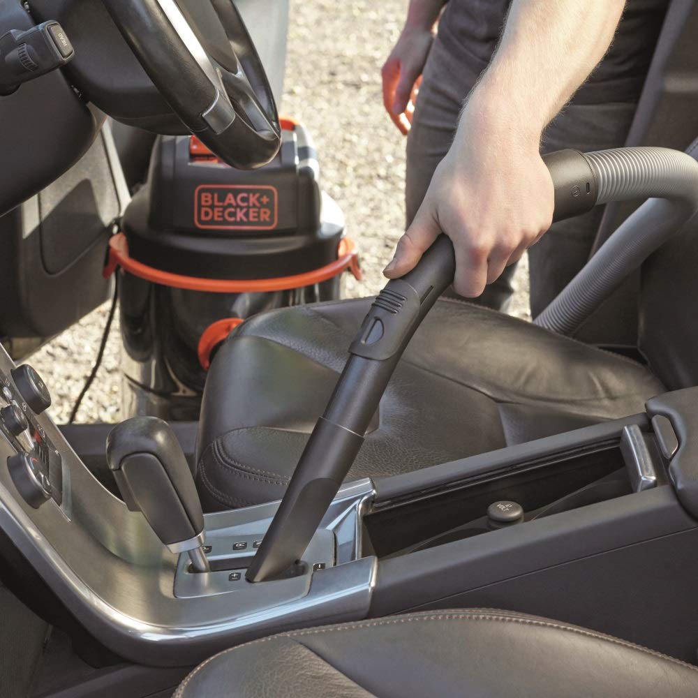 BLACK+DECKER Nass und Trockensauger BXVC20XTE mit Integrierte Steckdose für Elektrowerkzeug (1400 W, 20 Liter)
