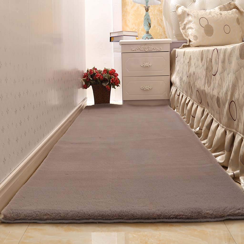 Tapis de chambre douillet sous la baie vitrée pour un coin lecture chaleureux