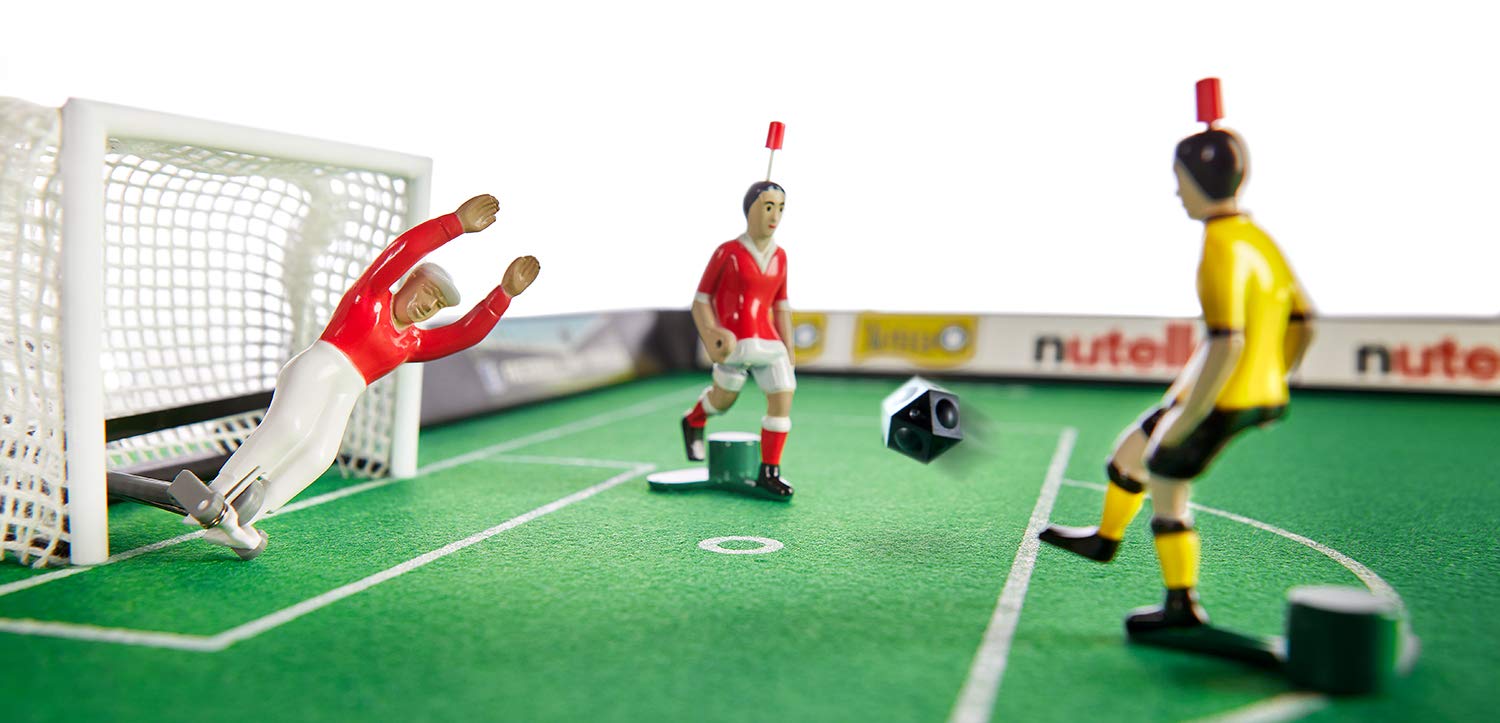 TIPP-KICK Cup 108x71 cm con Borde – Futbolín Listo para Jugar con 2X Jugadores, 2X guardametas, 2X porterías de Redes, 2X Pelotas I Terreno de Juego Hecho de Fieltro