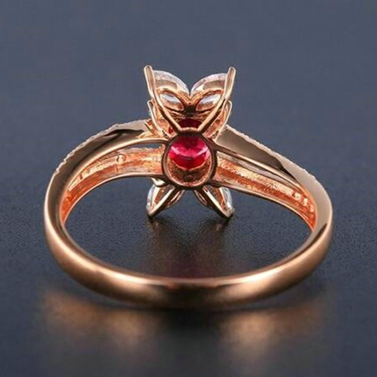Anillos de compromiso de oro rosa de 9 quilates para mujer, anillo de boda para mujer, diseño hueco, ovalado de 4 puntas, rubí rojo creado en laboratorio de 0,57 quilates, anillo de moissanita