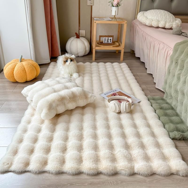 Poowe Tapis ultra doux et moelleux en fausse fourrure de mouton beige à poils longs – Housse de canapé à poils longs – Tapis en fourrure pour chambre à coucher, sol, canapé, salon, couloir – 0,6 x 1,6