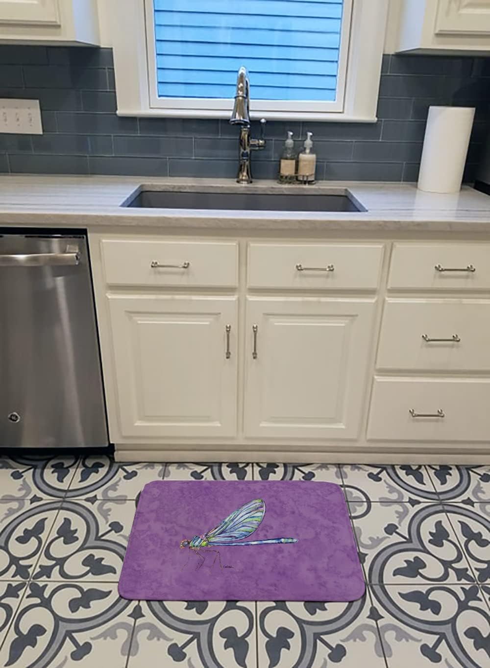 Caroline's Treasures 8865RUG Dragonfly on Purple Machine Washable Memory Foam Mat, Bathroom Rug, Non-Slip Bath Mat, Durable Thick Washable Rugs for Kitchen, Bathroom Quick Dry, Decorative Artwork,