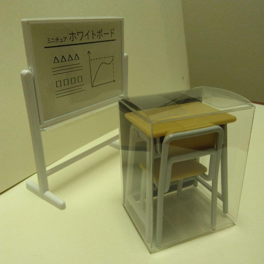 ホワイトボードと机椅子のセット。机椅子は3つセットです。 Amazon.co.jp: ミニチュア 机 椅子 ホワイトボード スクールデスク