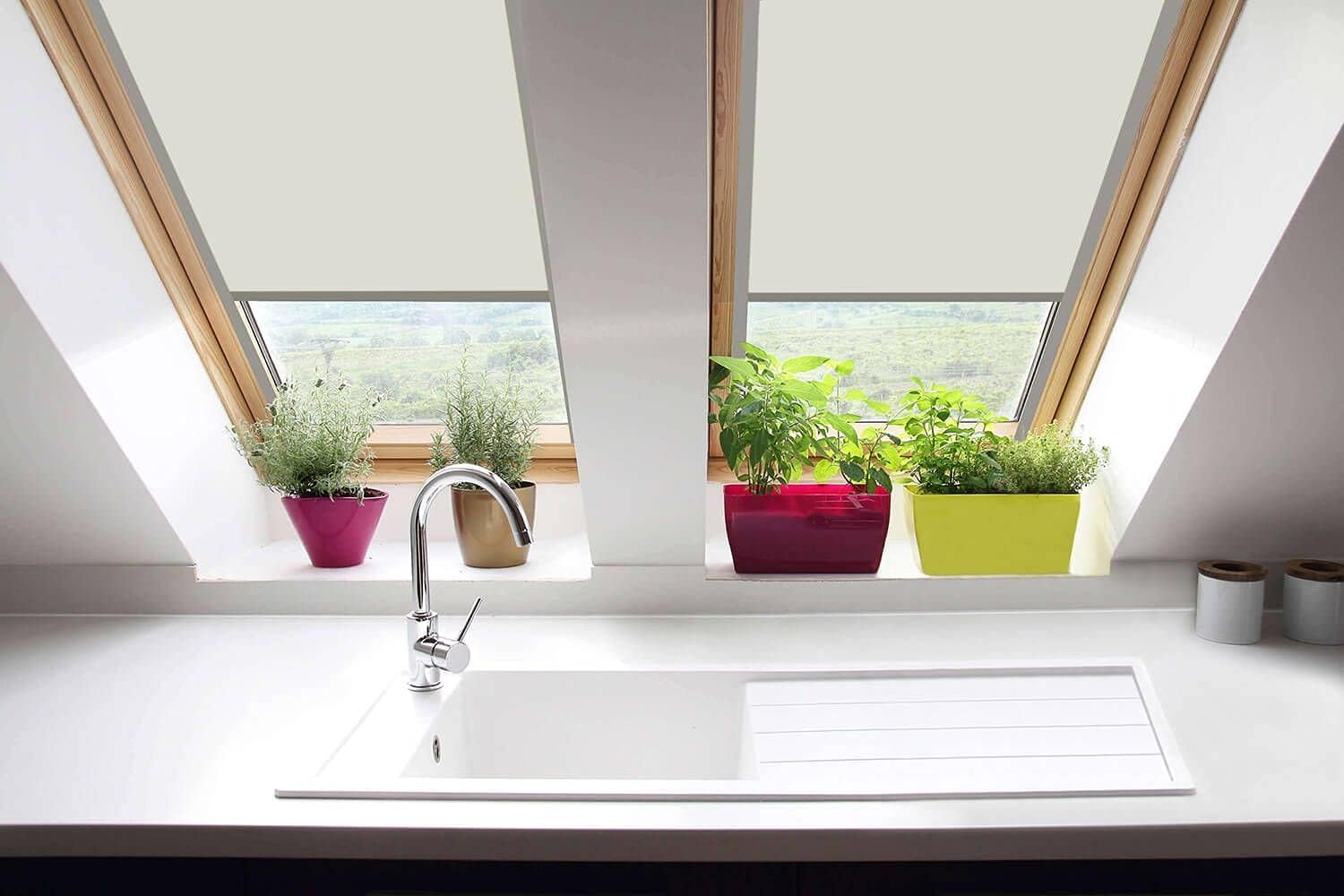 Fakro - Tenda oscurante per finestre a soffitto, codice finestra 66/98, colore: Crema