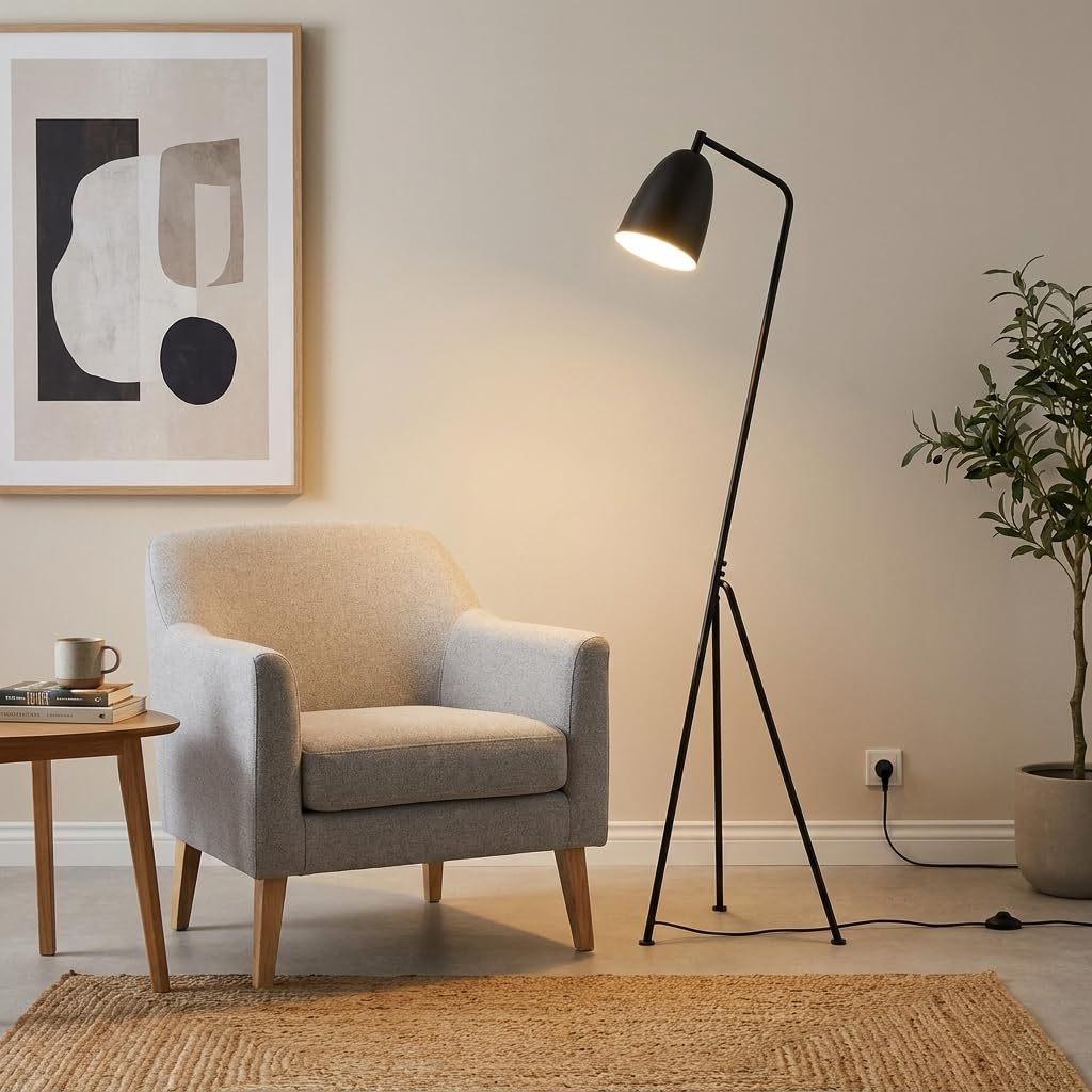 BARCELONA LED Lámpara de Pie Negra “Shoppen” Trípode 160cm, Lámpara de Suelo Negra Estilo Mid Century Nórdico Industrial, Pantalla Orientable E27, Diseño Moderno para Salón Dormitorio