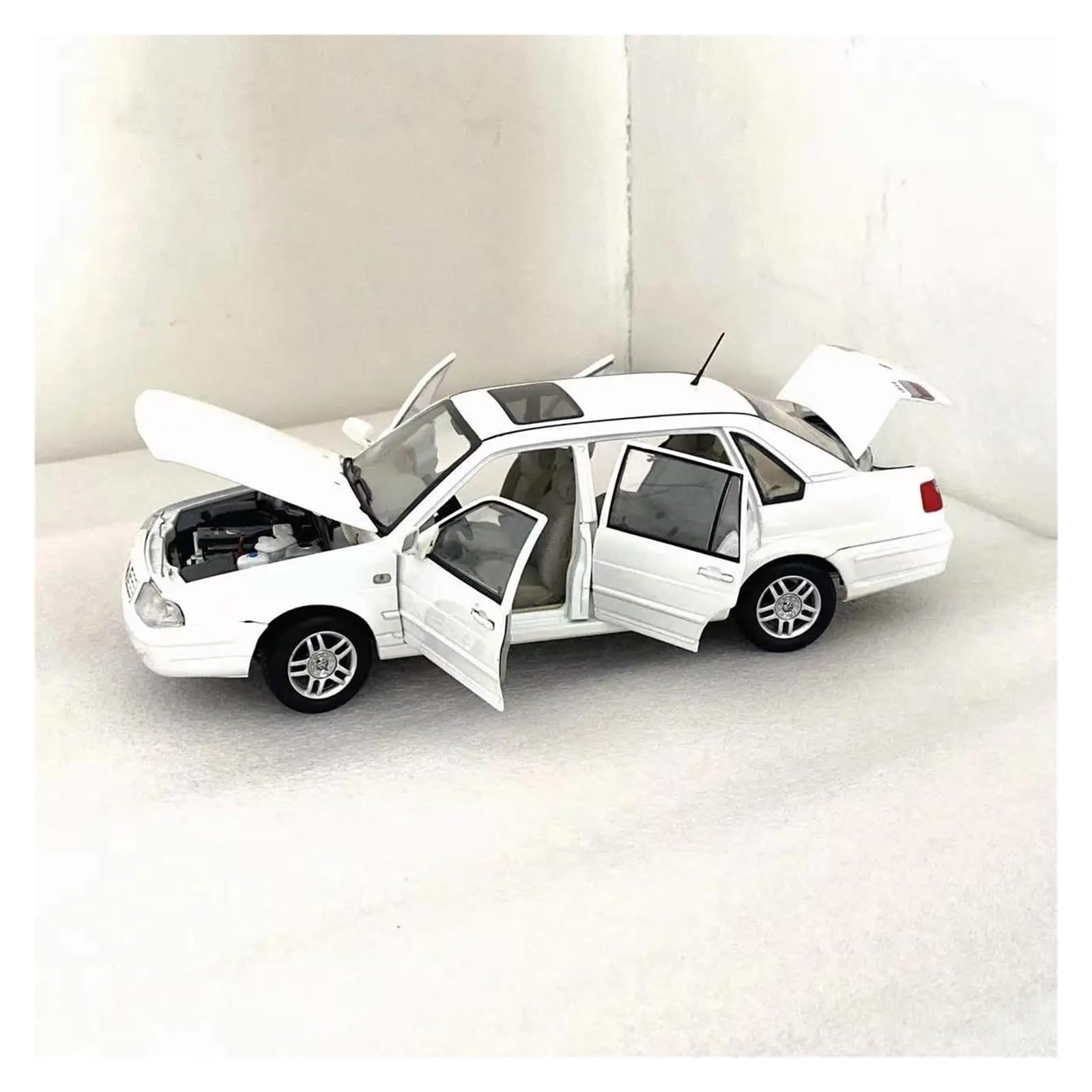Metallo Scala Replica 1 18 Per Santana 3000 Pressofuso In Lega Modello Auto Beyonder Statico Bianco Veicolo Giocattolo Regalo Da Collezione