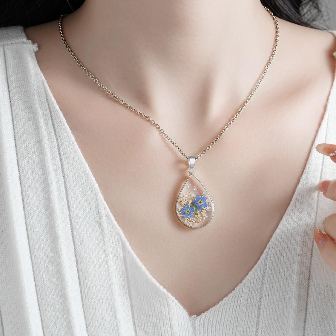 Hefestus Real Pressed Flower Necklace for Women, Handmade Boho Chic Dangle Design, Unique Floral Jewelry, Cute and Thoughtful Gift for Christmas, Valentine’s & Mother’s Day