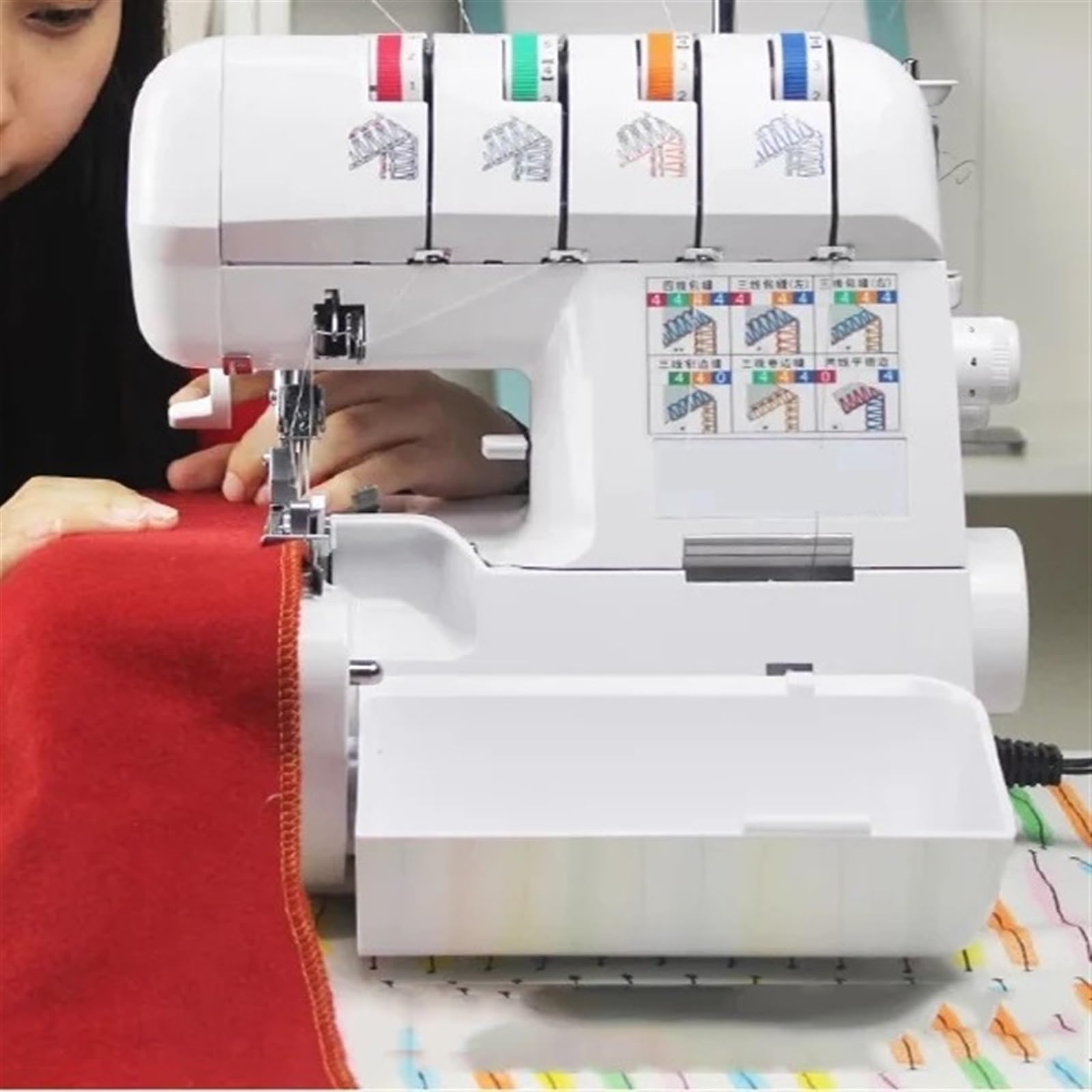 Wielofunkcyjna domowa czteronitkowa maszyna do szycia overlock z kodem krawędziowym, taśma koronkowa, elektryczna maszyna do szycia overlock