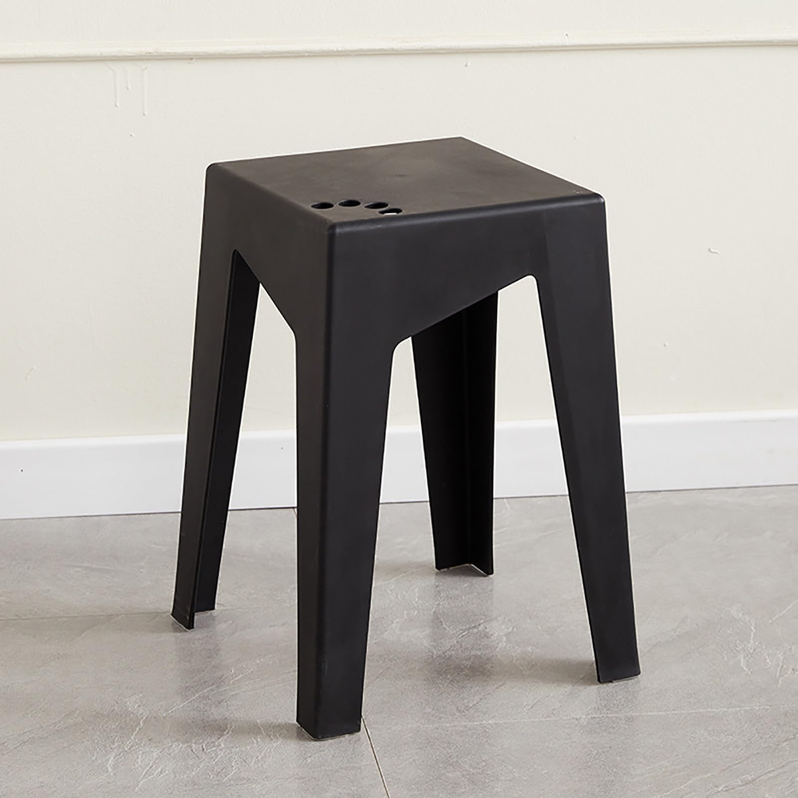 Tabourets empilables en plastique et chaises de salle à manger