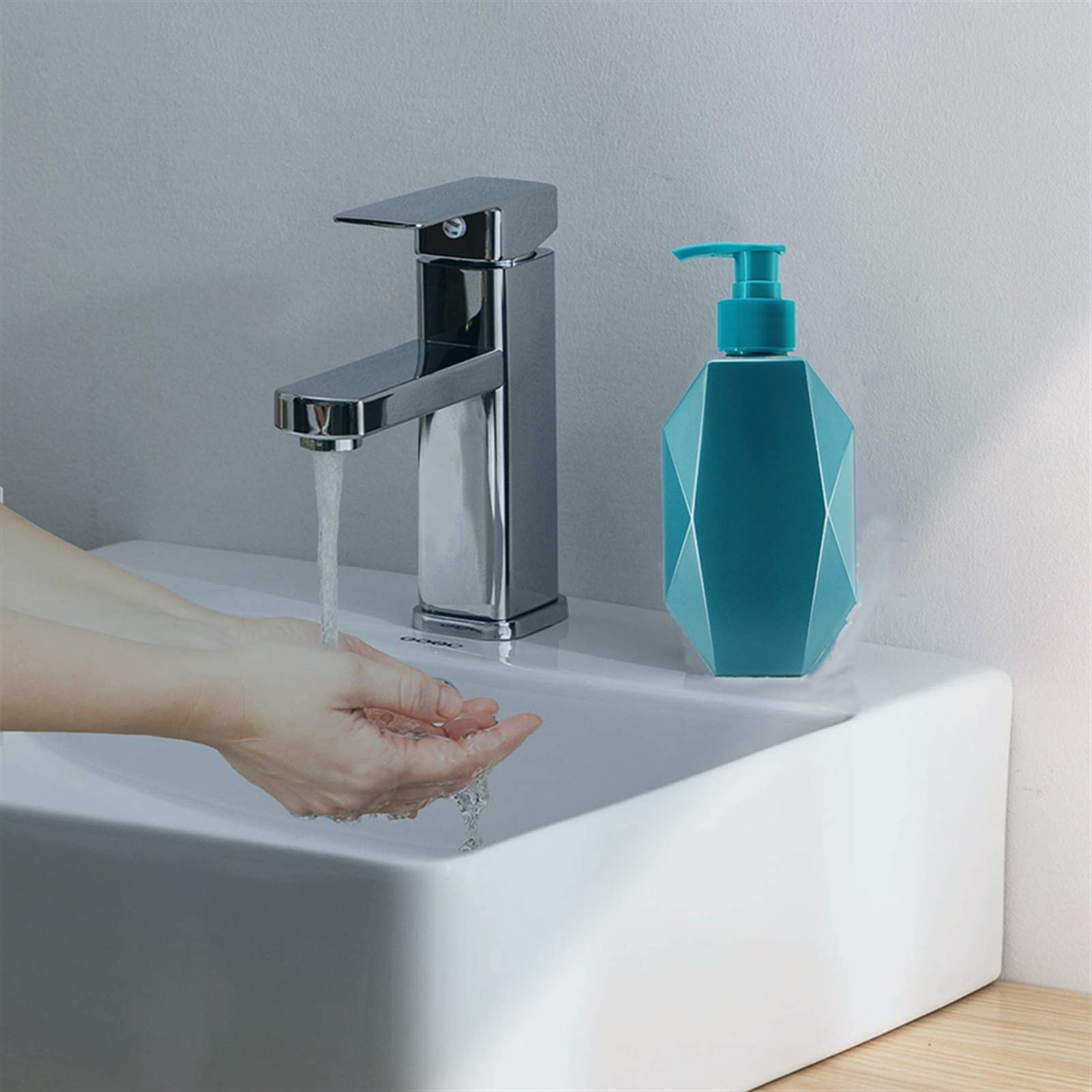 Dispenser di Sapone per Bagno 300ml/500ml Dispenser Portatili creativi Shampoo Flacone a Pressione Gel Doccia Liquido Contenitore Ricaricabile Forniture per Cucina e (Dimensioni: