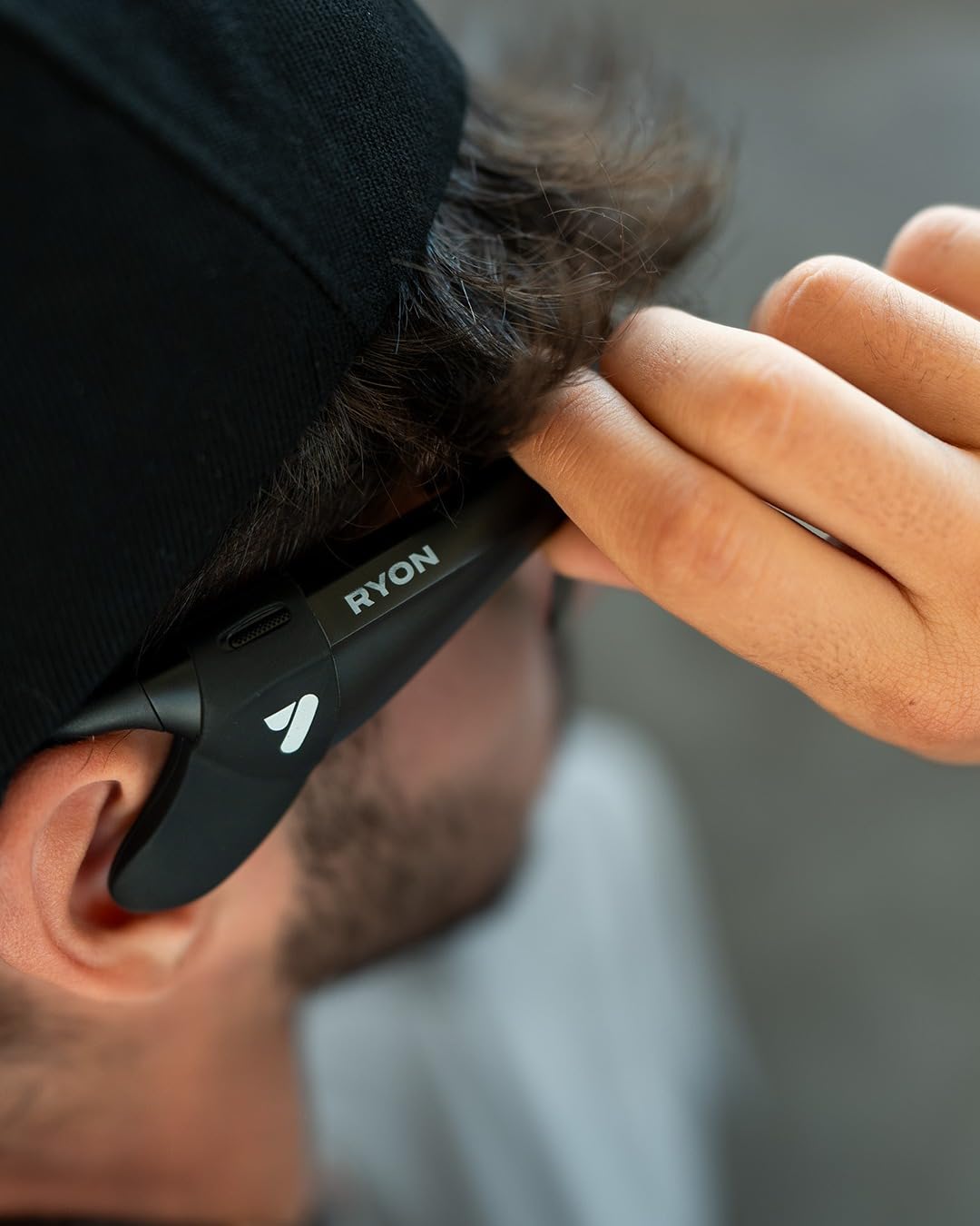 RYON Occhiali da sole Sportivi con BREVETTO EUROPEO Audio Smart Tecnologia VibeFlow™, Bluetooth 5.3, lenti polarizzate UV400, bassi potenziati, struttura impermeabile IPX5