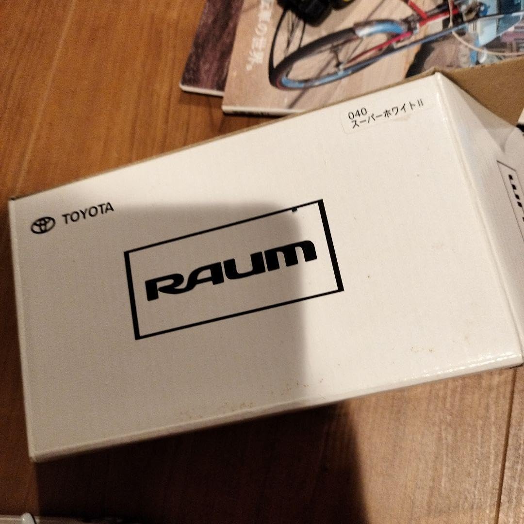 トヨタ　ラウム　1/24 カラーサンプル　ミニカー Amazon | 1/24 トヨタ ラウム RAUM カラーサンプル ミニカー