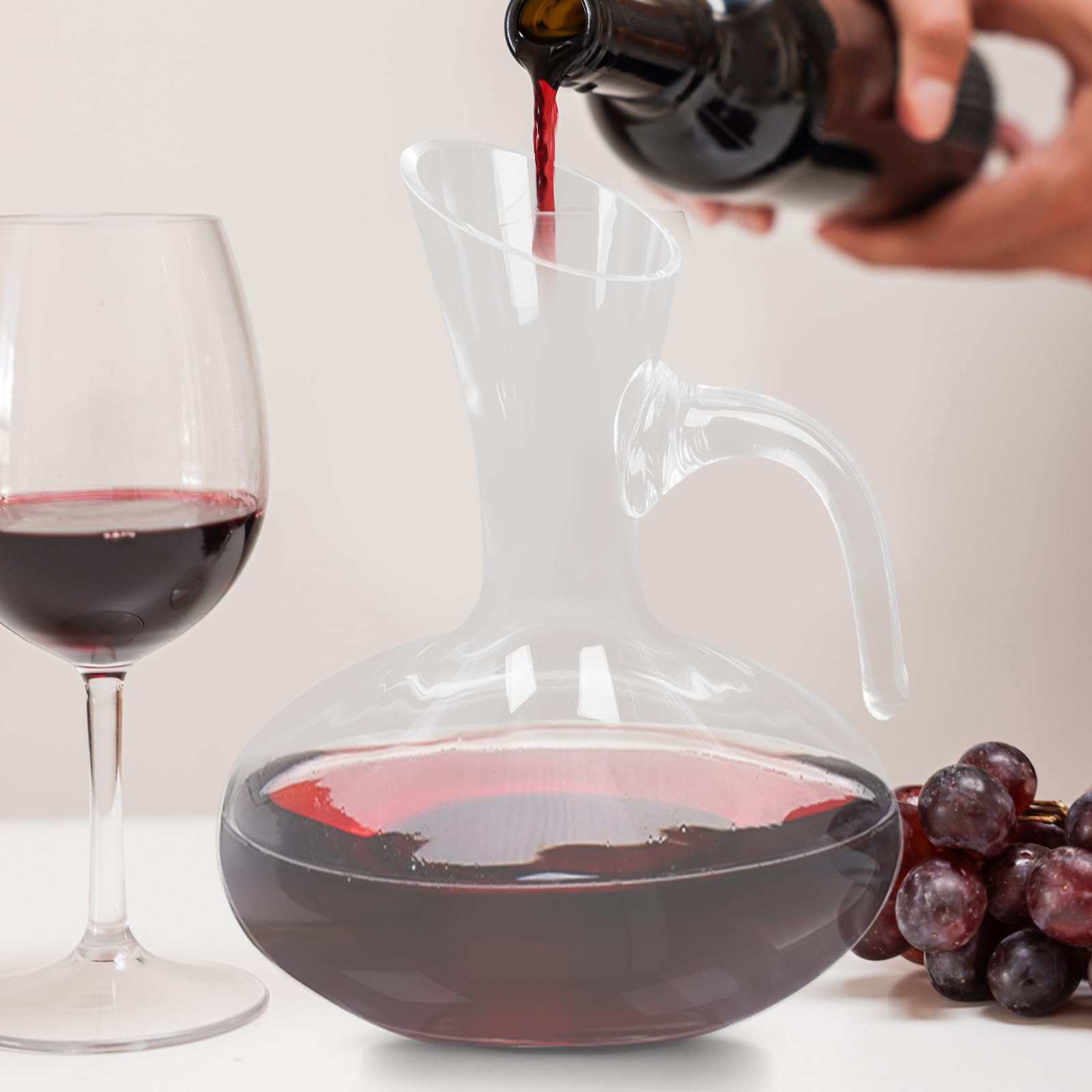SHINEOFI Decantador de Vino de Cristal Diseño Curvo y Boquilla Inclinada para Vertido Rápido Dispensador Ligero y Práctico para Vino Tinto Whisky y Vodka Adecuado para Restaurante y Uso