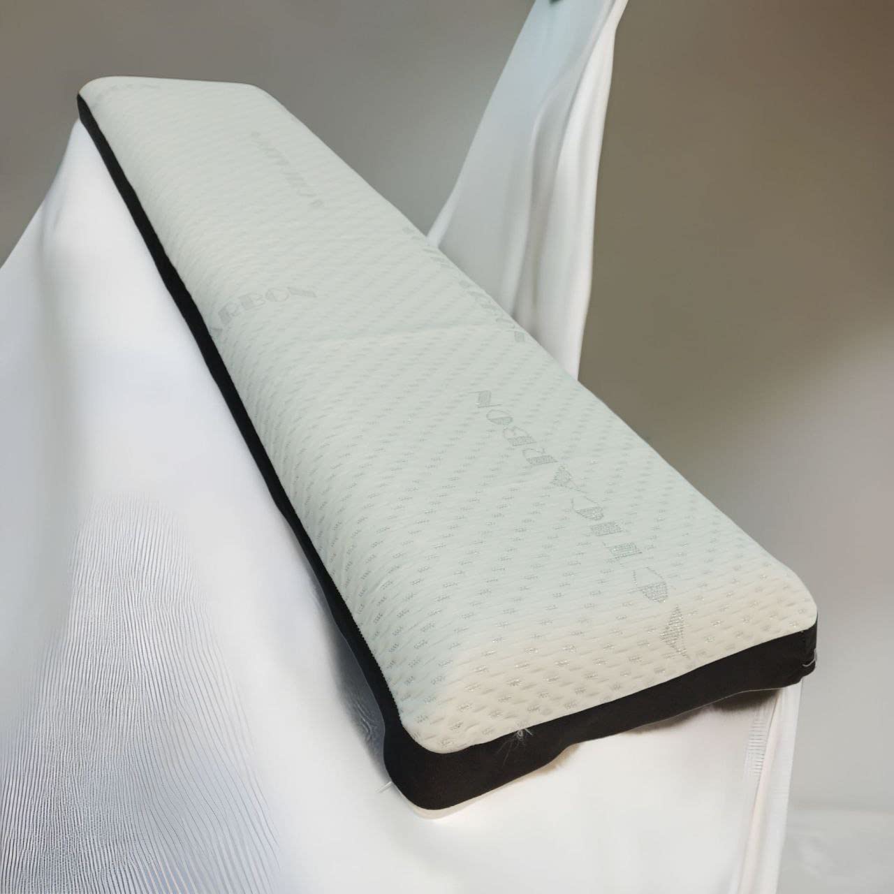Almohada viscoelástica de carbono activo - Elimina olores, estática, humedad y bacterias - Transpirable Microperforada doble funda - Suave y cómoda - Recomendada para personas con alergias (135 cm)