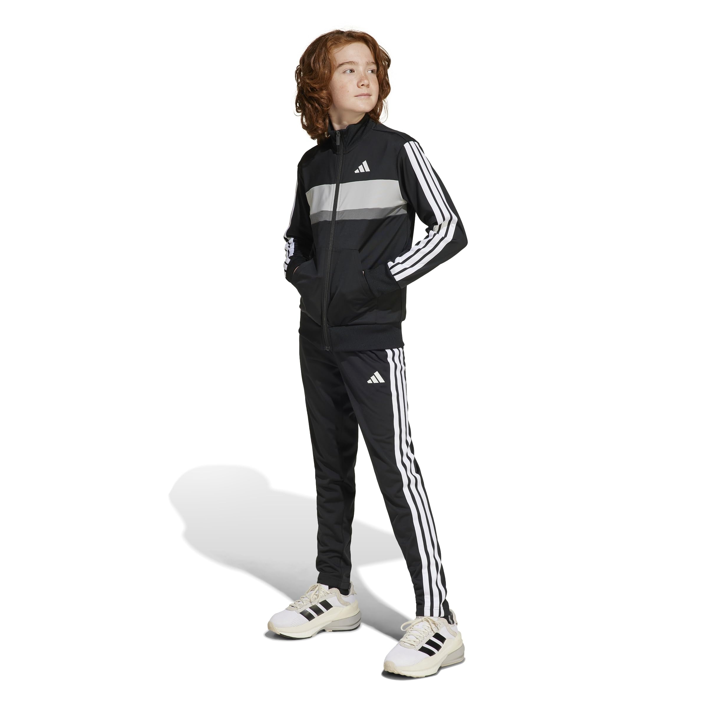 Visiter la boutique adidas adidas Kids' Survêtement maille 3 bandes Seasonal Essentials Tiberio Enfants in use