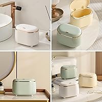 Vista 6 de Mini bote de basura para encimera con tapa, papelera de plástico con 3 rollos de bolsas de basura, mini contenedor de escritorio de 1.5 litros