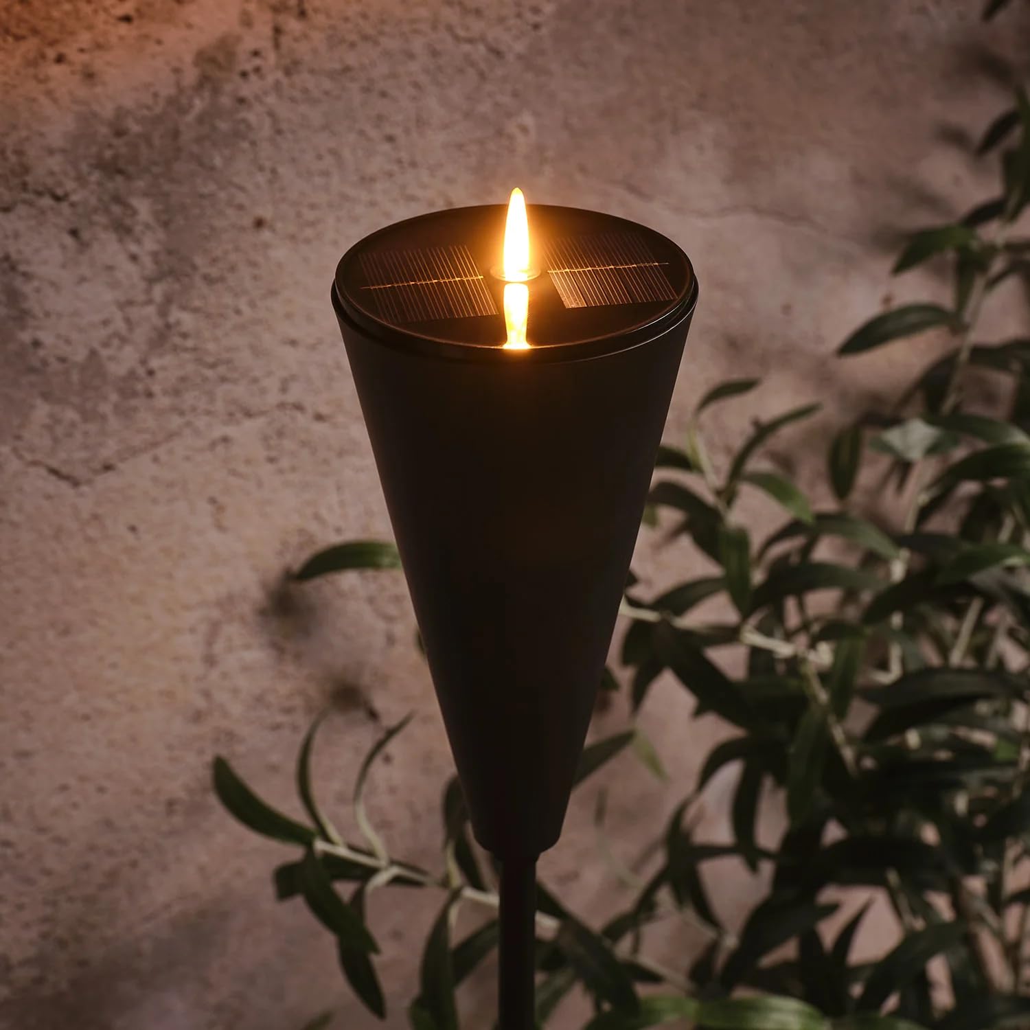 Lights4fun Solar Torch Stake Light with Flickering Warm White Flame Effect LED, Outdoor Garden Path Light for Patios & Driveways