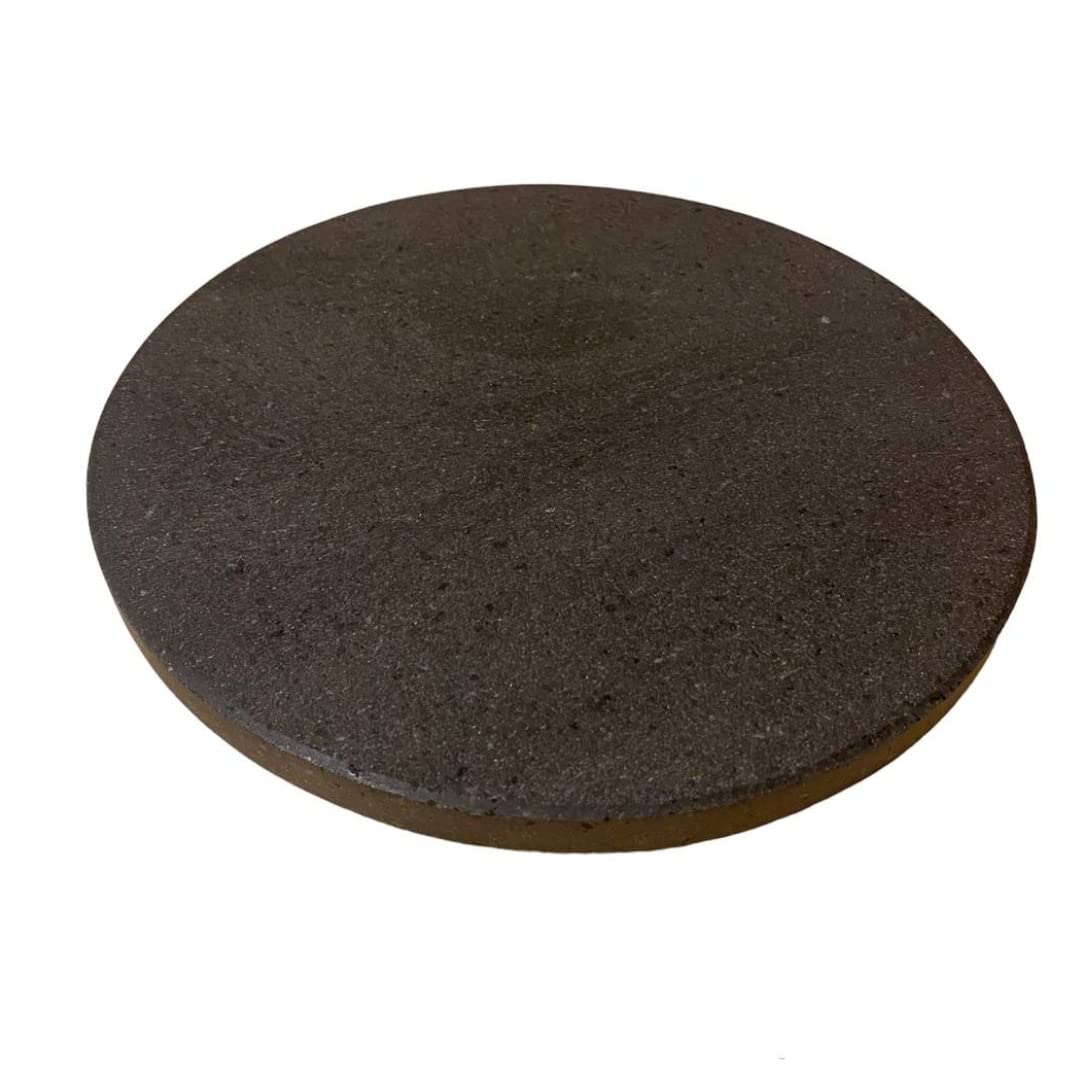 Petrantiqua® Piastra Refrattaria Rotonda Artigianale Barbecue in Pietra Lavica Etna Liscia Ruvida da 2 e 3 cm di Spessore Ottima per Carne Pesce e Verdure (Diametro 35 Cm Ruvida Spessore 2 Cm)