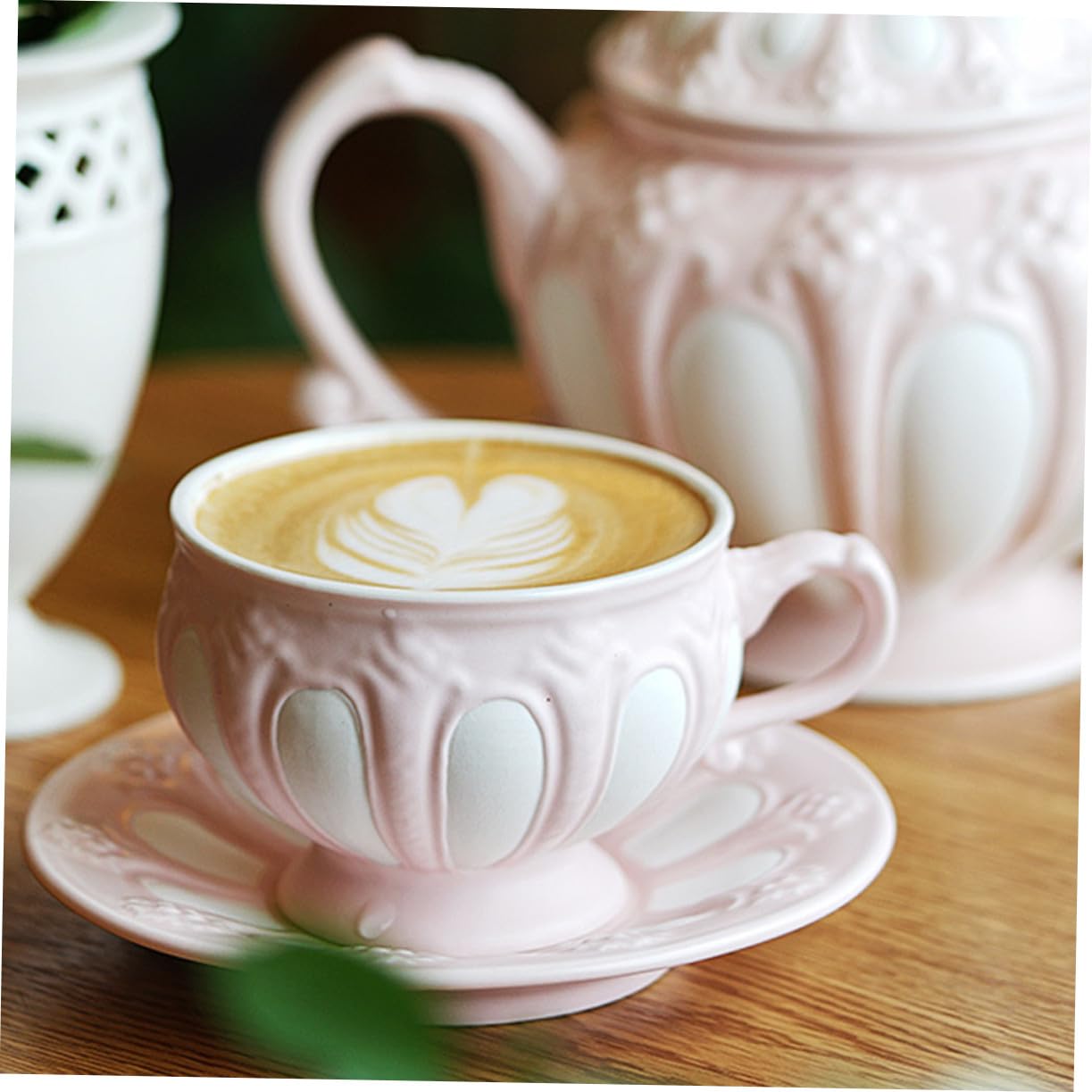 ERINGOGO Juego de Taza de Té y Platillo de Cerámica Estilo Europeo Diseño en Relieve, Práctico Bordes Suaves, Adecuado para Casa o Cafetería