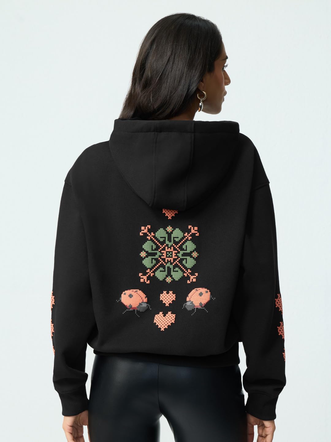 The Souled Store Ladybug damski i dziewczęcy kaptur z długim rękawem, szyja, czarna, grafika, nadruk z mieszanką bawełny, Drop Shoulder Streetwear, modna bluza z kapturem, oversize, morski chrząszcz
