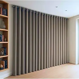 Cortina Blackout 5,00 X 2,80 Ideal para escurecer seu quarto ou a sua sala de TV Desenvolvida com tecido de alta performance, ela bloqueia completamente a entrada de luz externa.