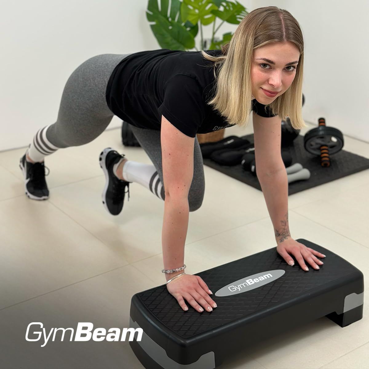 GymBeam Stepper Fitness Casa, Pedana Step per Allenamento Aerobico e di Forza, Attrezzo in Polipropilene, Capacità di Carico Massima 250kg, Ideale per Uomini, Donne e Bambini