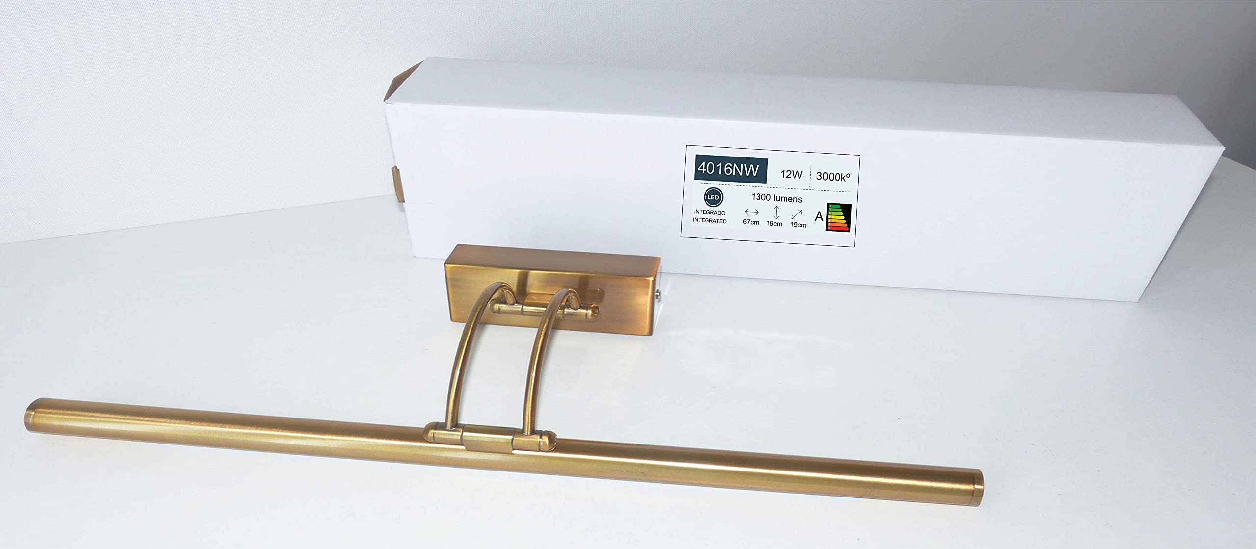 Aplique LED de pared para iluminar cuadros, espejos, murales, etc, led 15W estilo tradicional y elegante,tono de luz cálida 3000K, Laton envejecido, totalmente articulado y giratorio. 65cm
