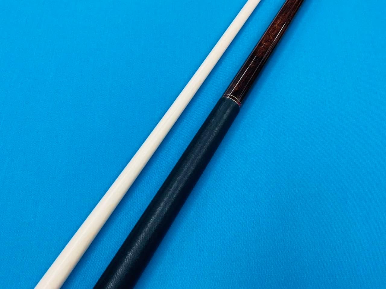 McDermott cue G209 with G core Shaft 13 mm. & Linen wrap