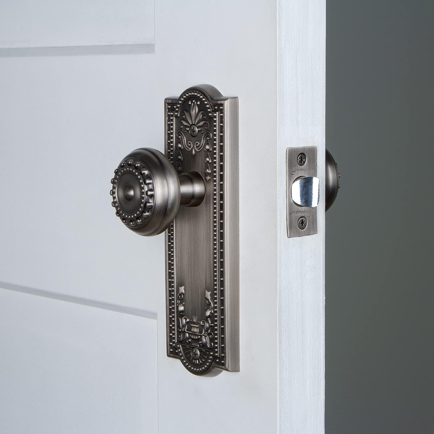 Grandeur 822396, Passage-2.375", Antique Pewter Plate with Parthenon Knob