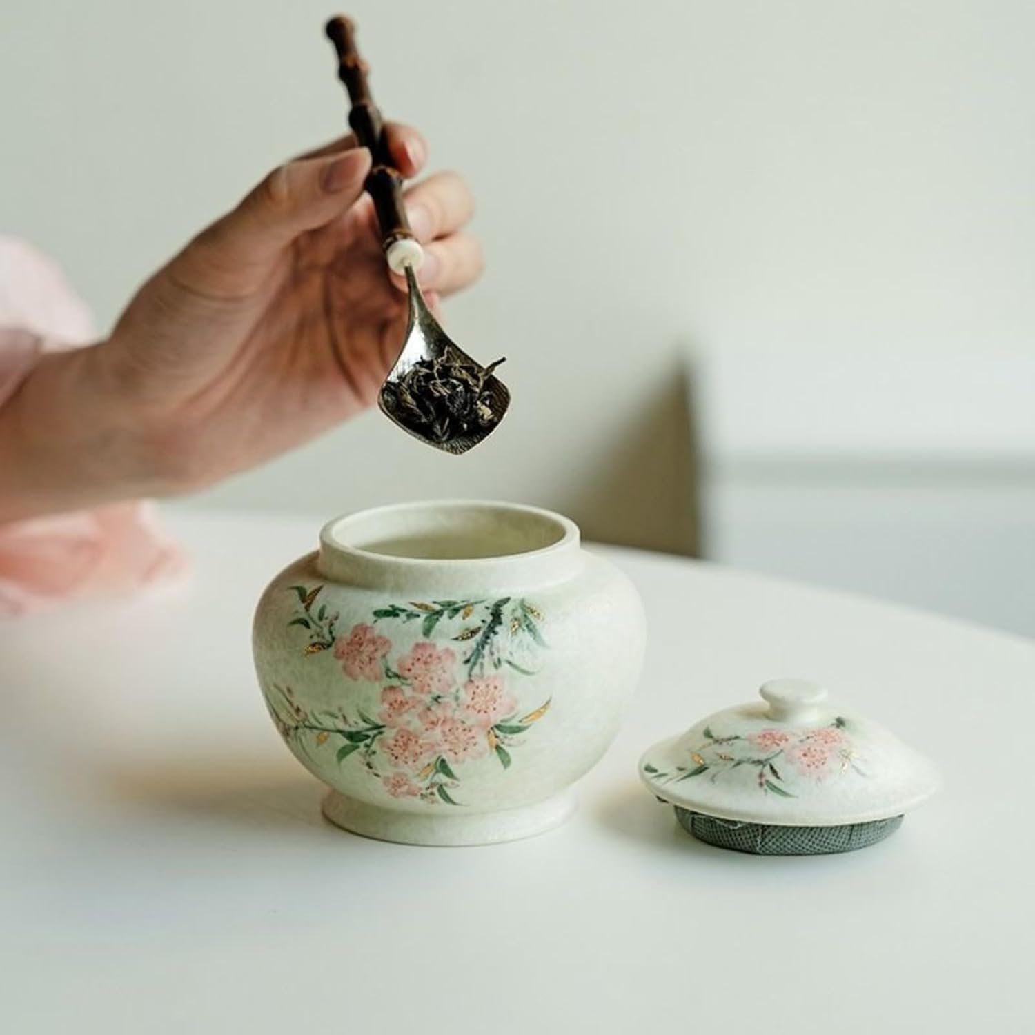 Ceramics Hand-drawn Peach Blossom Tea Canister, 340ml 11.6oz, Storage Jar Household Sealed Storage Tank