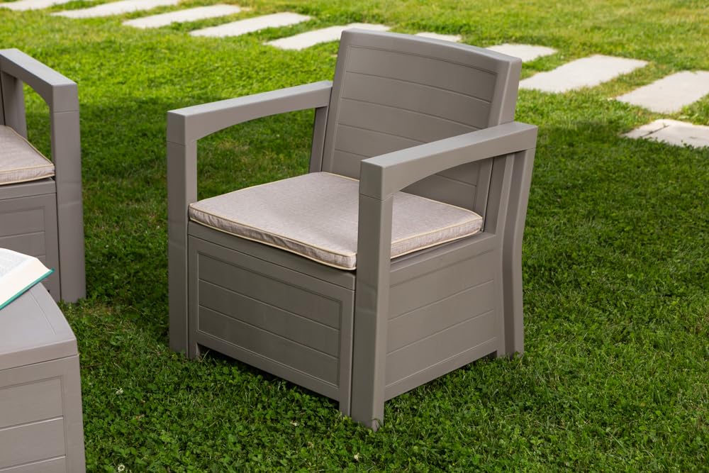 SIEDITI FUORI E DENTRO Set salottino da giardino, esterno 4 posti in resina polipropilene effetto legno con cusicni e tavolino contenitore Licata (Tortora)