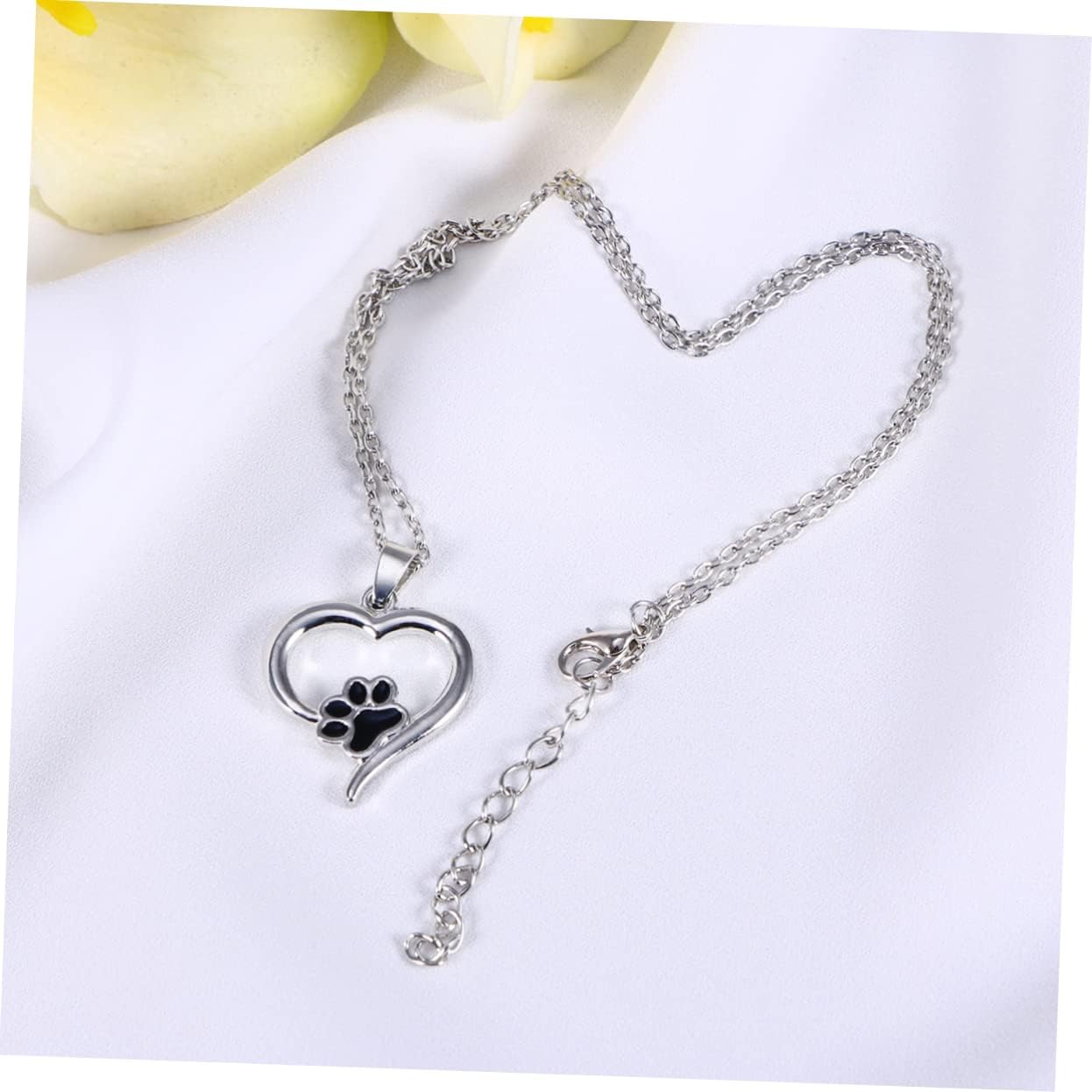 FRCOLOR Heart-shaped Pendant Pet Necklace for Dogs and Cats Durable Pet Jewelry with Paw Design for Birthday and Holiday Costumes