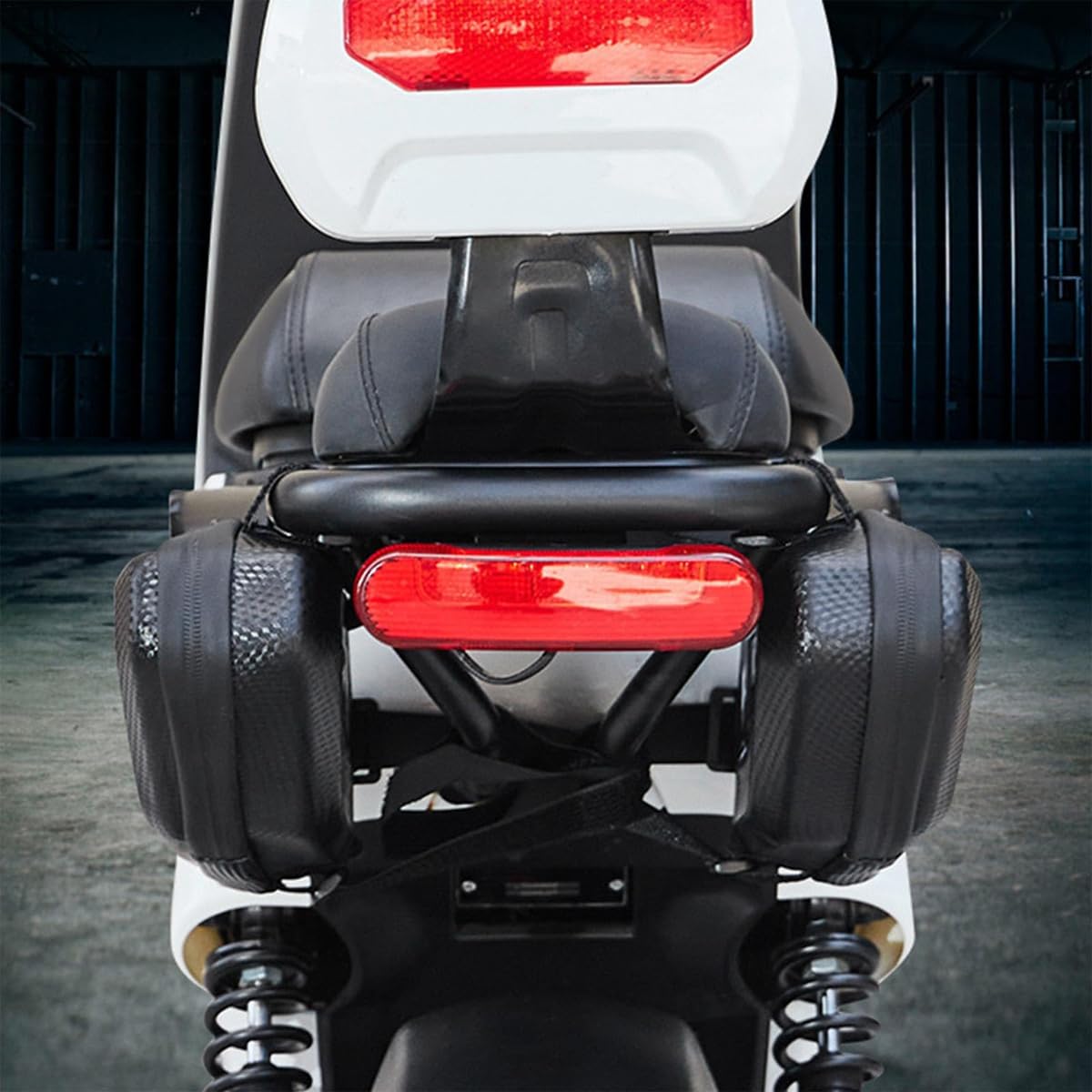 Sacoches de selle de moto 2 pièces, sacoches rigides en fibre de carbone, sacoches latérales imperméables en EVA 2 L avec sangles de fixation rapide pour expédition/tout-terrain