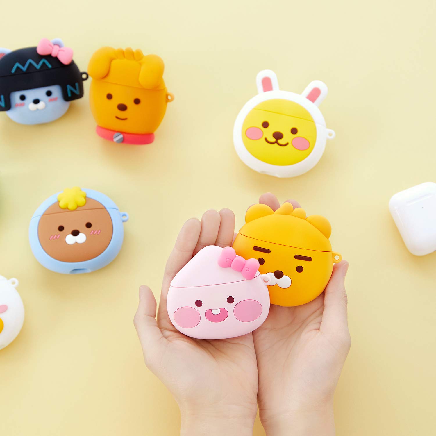 Amazon.co.jp: [オフィシャル] カカオフレンズ - エアポッズケース 