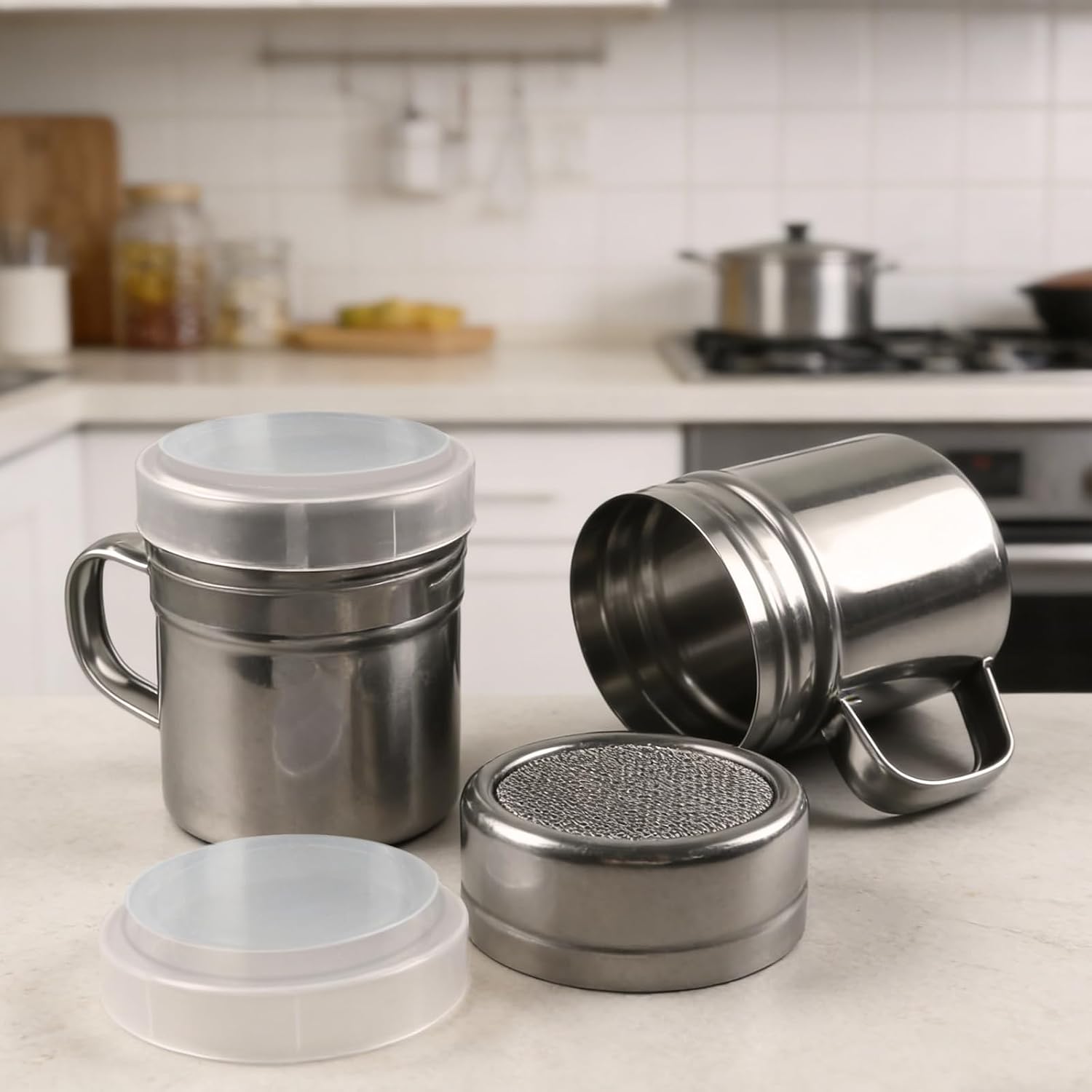 2 Pcs 6oz Stainless Steel Powdered Sugar Shaker With Handle， Mesh Shaker Powder Cans with Plastic Lid， Fine Mesh Duster for Baking, Cooking, Desserts (Cinnamon, Cocoa, Flour)