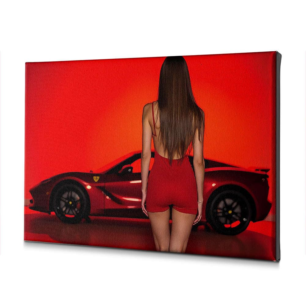Toile Femme en Rouge et Voiture de Sport poster rustique 30x40 cm