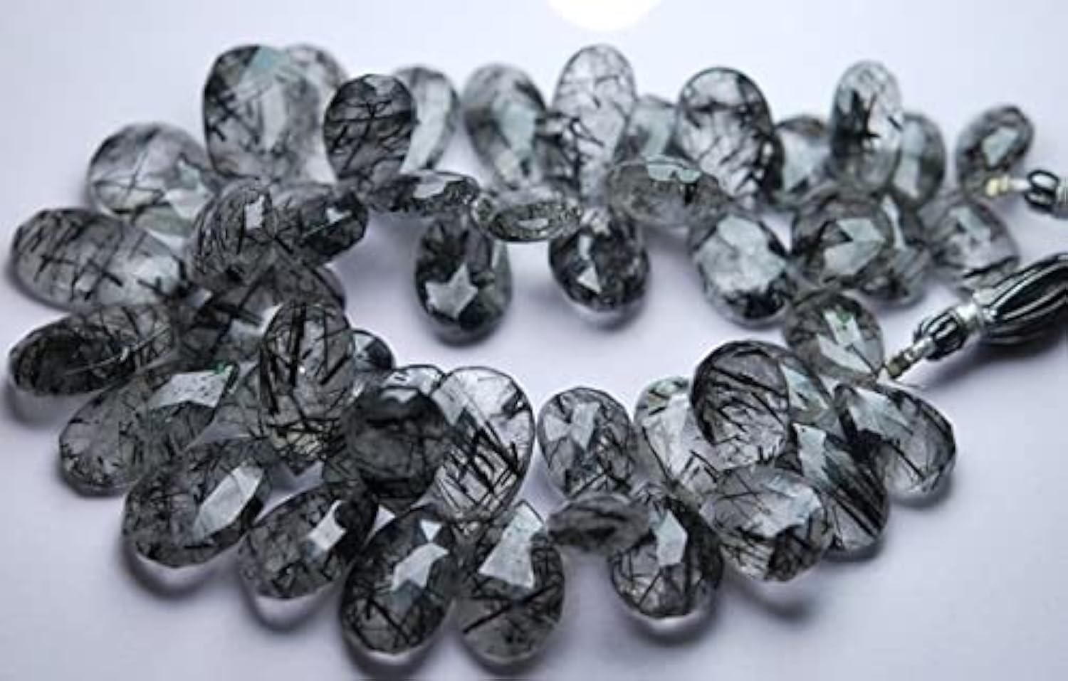 Quartz rutilé noir cœur facetté, insufflez de la poésie à vos bijoux