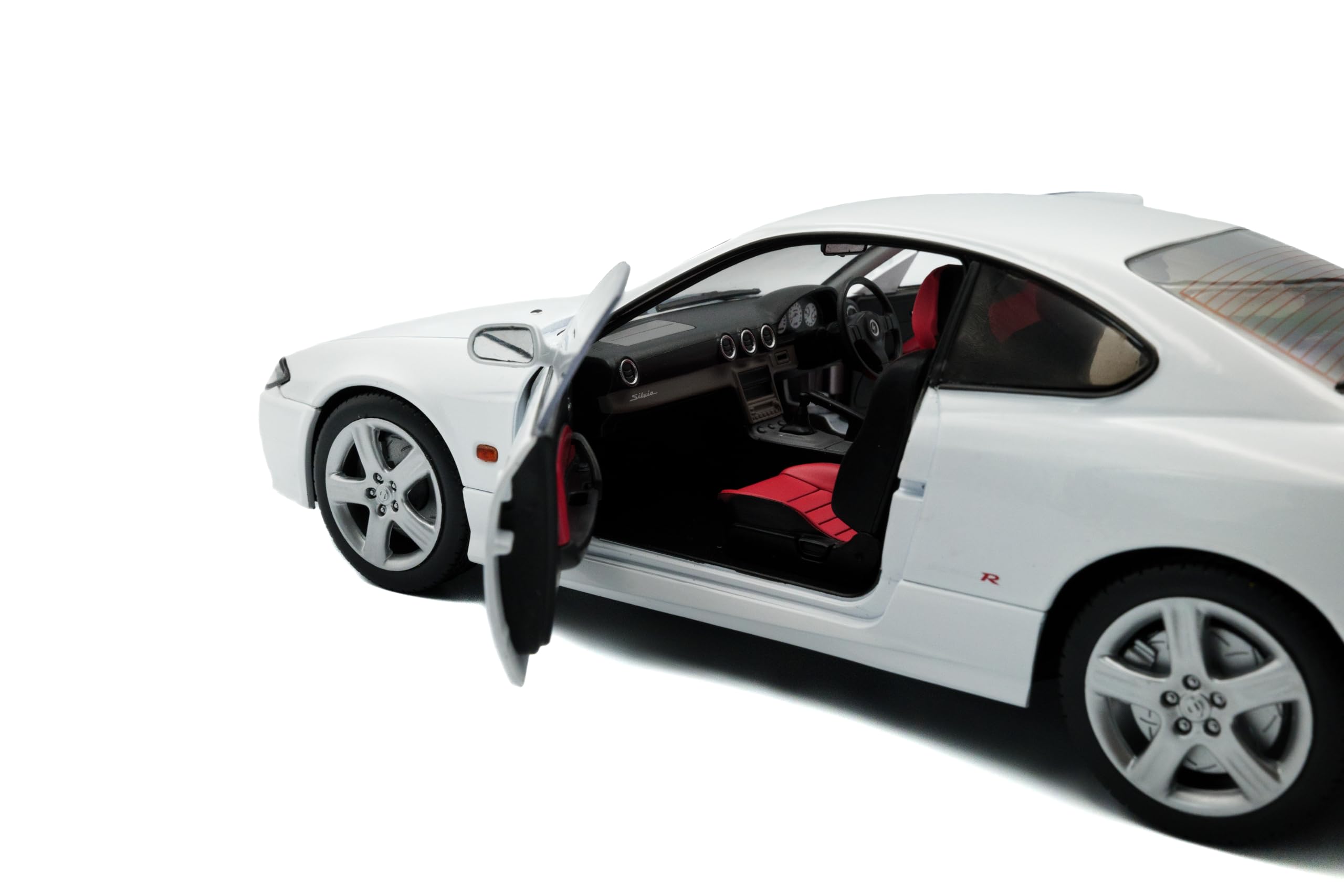 ソリド 1/18 日産 シルビア S15 SPEC-R 1999 ホワイト ソリド 1/18 日産 シルビア S15 スペックR エアロ 1999 ホワイト