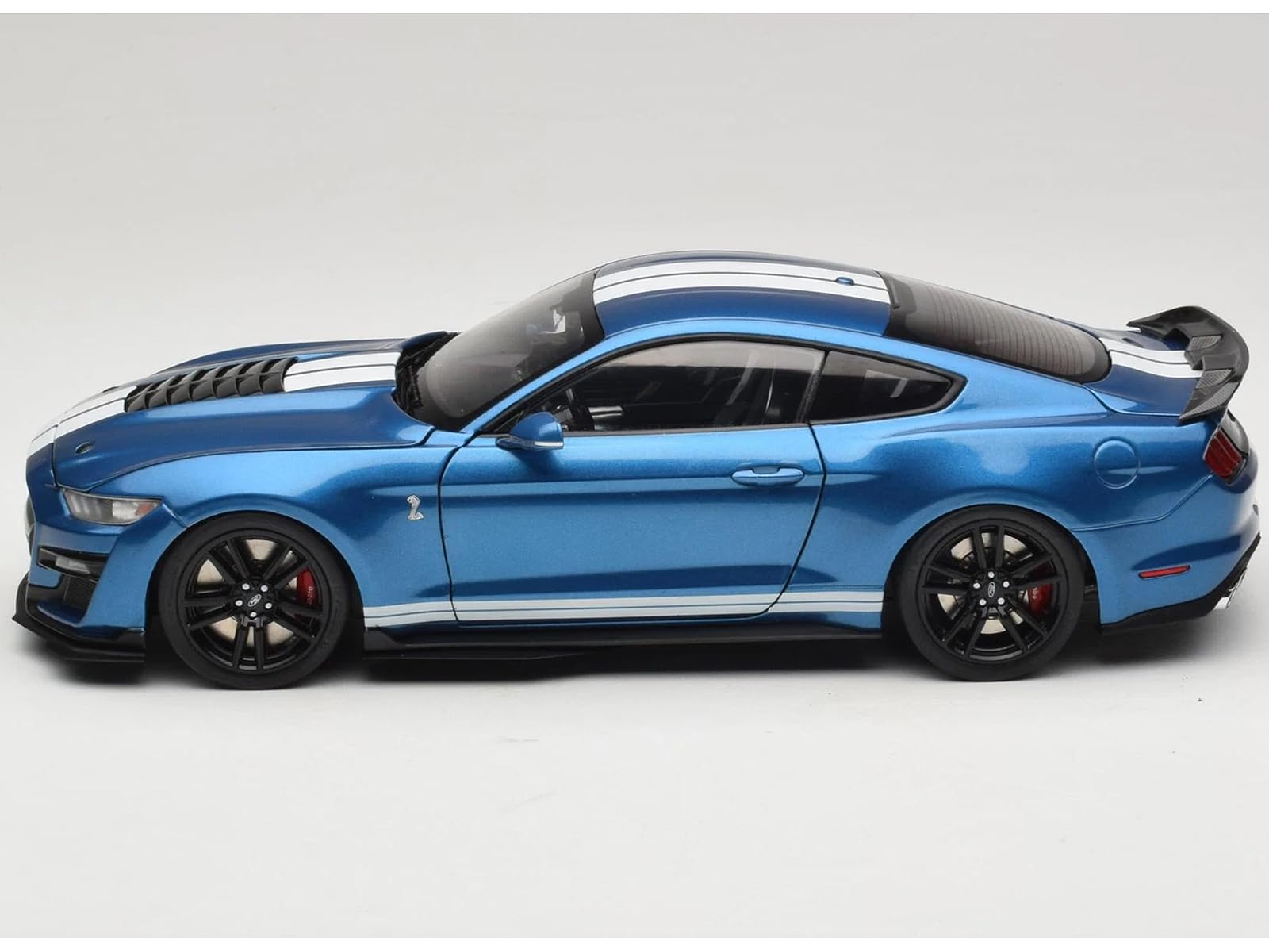 IXO Models 18RDC244-FO GT500 2022 metaliczny niebieski z białymi paskami 1/18 Diecast Model Car