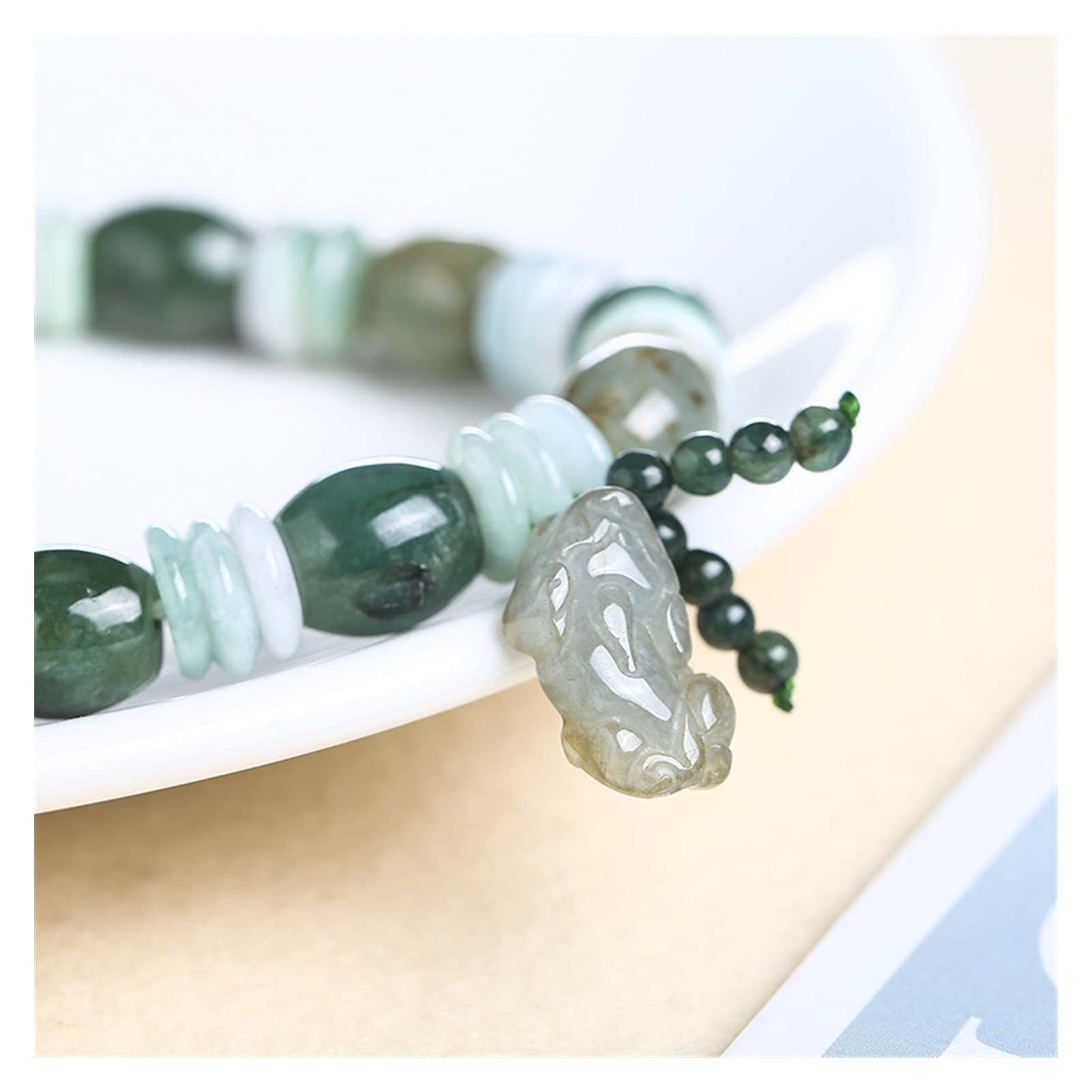Feng Shui-Armband, natürliche Jade-Jadeit-Perle der Güteklasse A, runde Perle mit handgeschnitztem Pixiu-Charm-Gliederarmband, elastischer Armreif für Männer und Frauen,