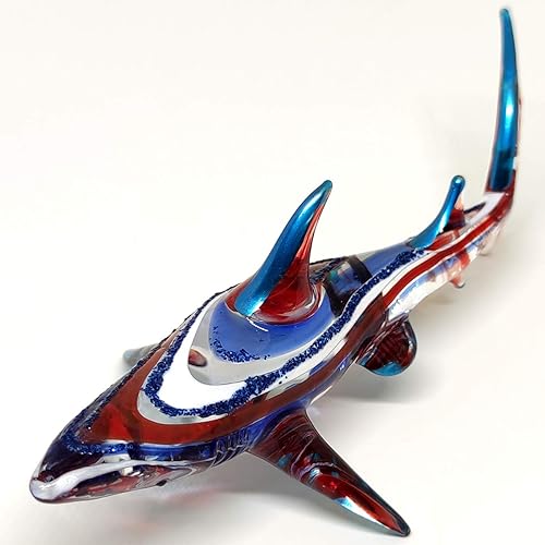 Miniatura 1 de Figuras pequeñas en miniatura de tiburón, animales soplados a mano, arte de vidrio, regalo coleccionable para decorar 4 pulgadas (rojo azul)